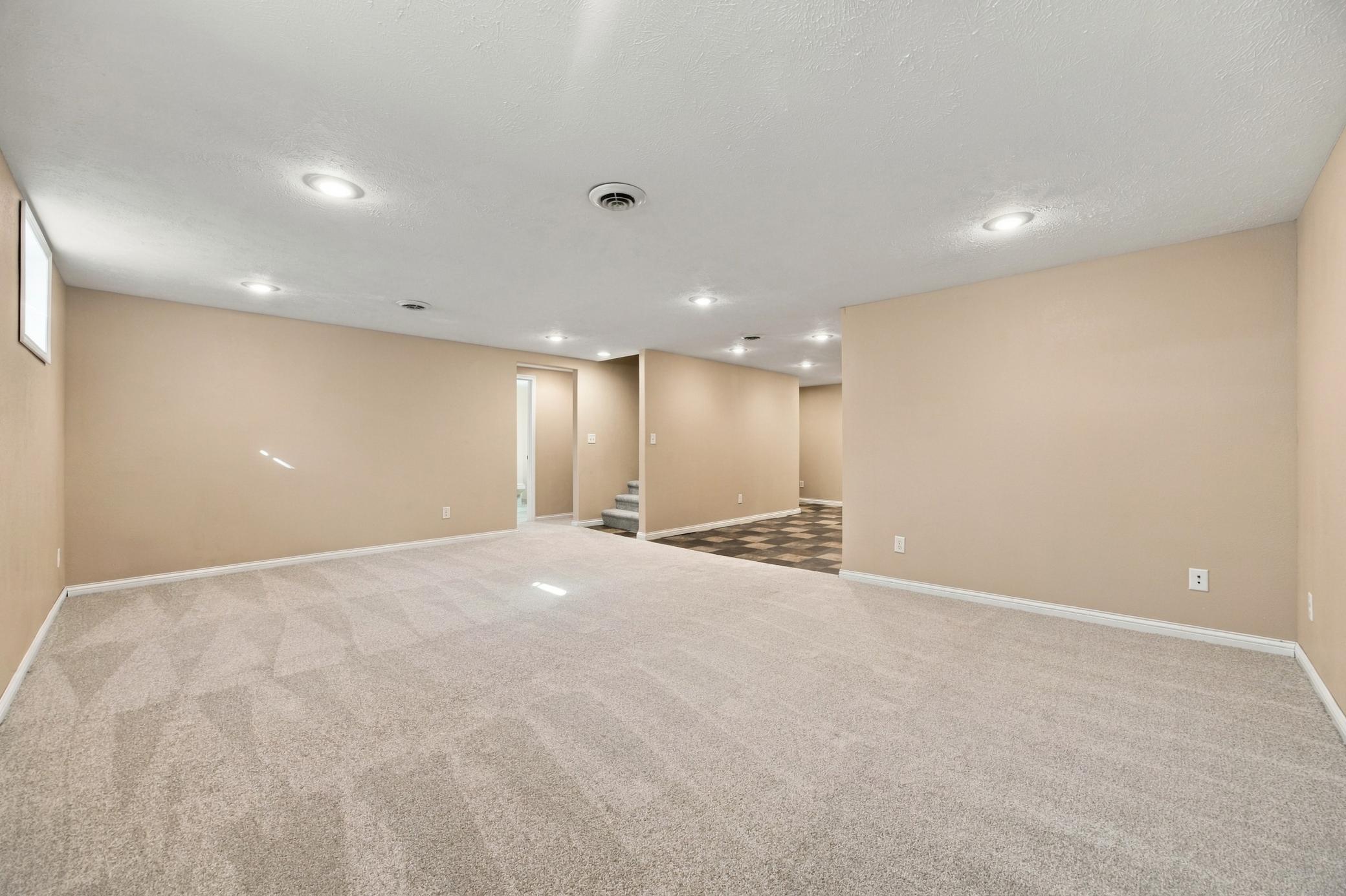 2012 twin home for sale at 2215 15th Street S in Fargo, ND — 3 bed, 2 bath (photo 24 of 35)