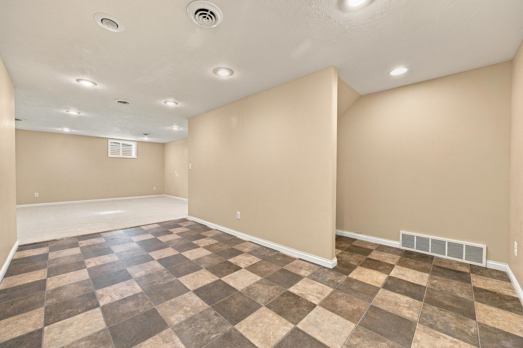 2012 twin home for sale at 2215 15th Street S in Fargo, ND — 3 bed, 2 bath (photo 25 of 35)