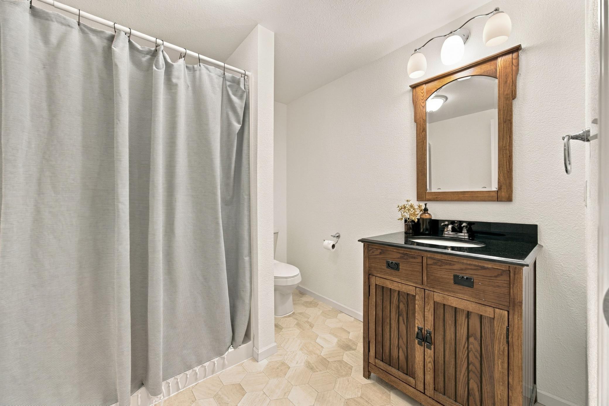 2012 twin home for sale at 2215 15th Street S in Fargo, ND — 3 bed, 2 bath (photo 28 of 35)