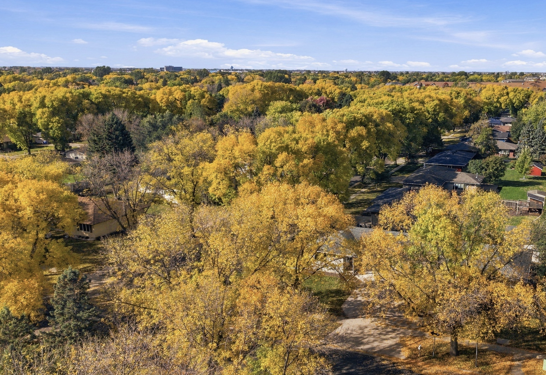 2012 twin home for sale at 2215 15th Street S in Fargo, ND — 3 bed, 2 bath (photo 35 of 35)