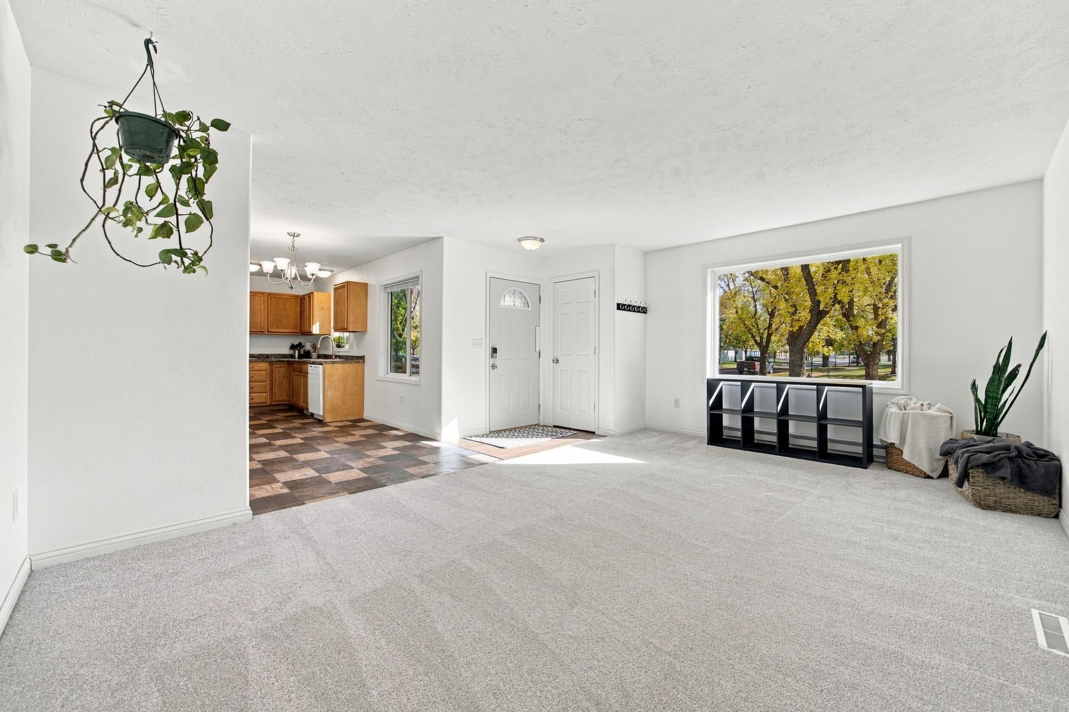 2012 twin home for sale at 2215 15th Street S in Fargo, ND — 3 bed, 2 bath (photo 10 of 35)