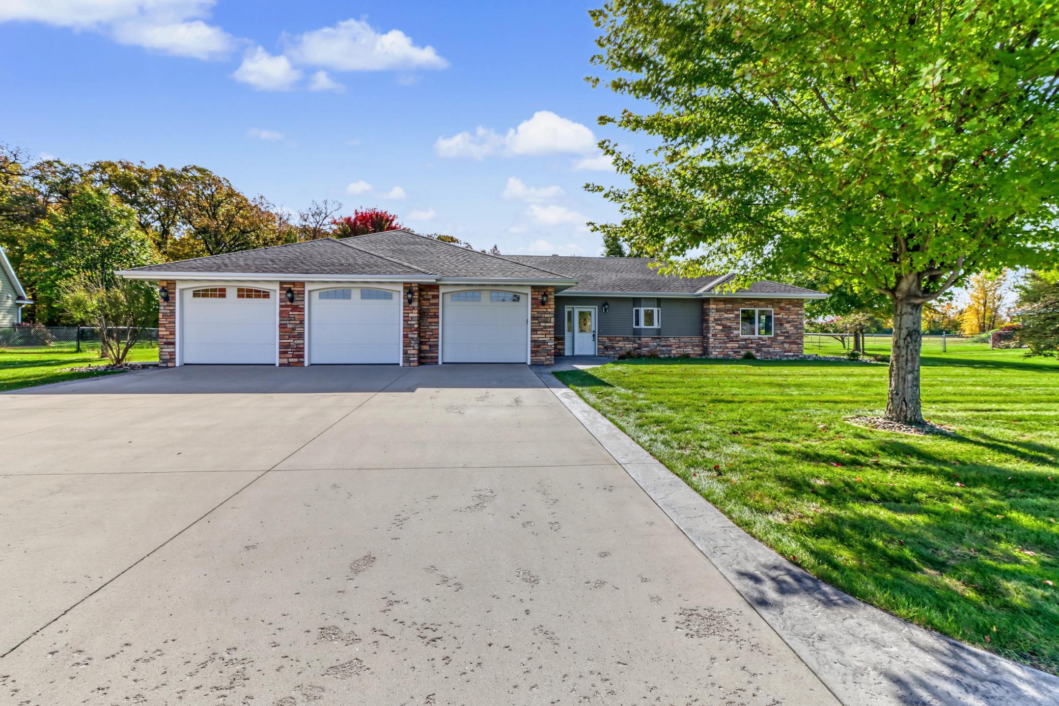 2012 single family home for sale at 1949 Middle Creek Road in Detroit Lakes, MN — 3 bed, 2 bath (photo 2 of 37)