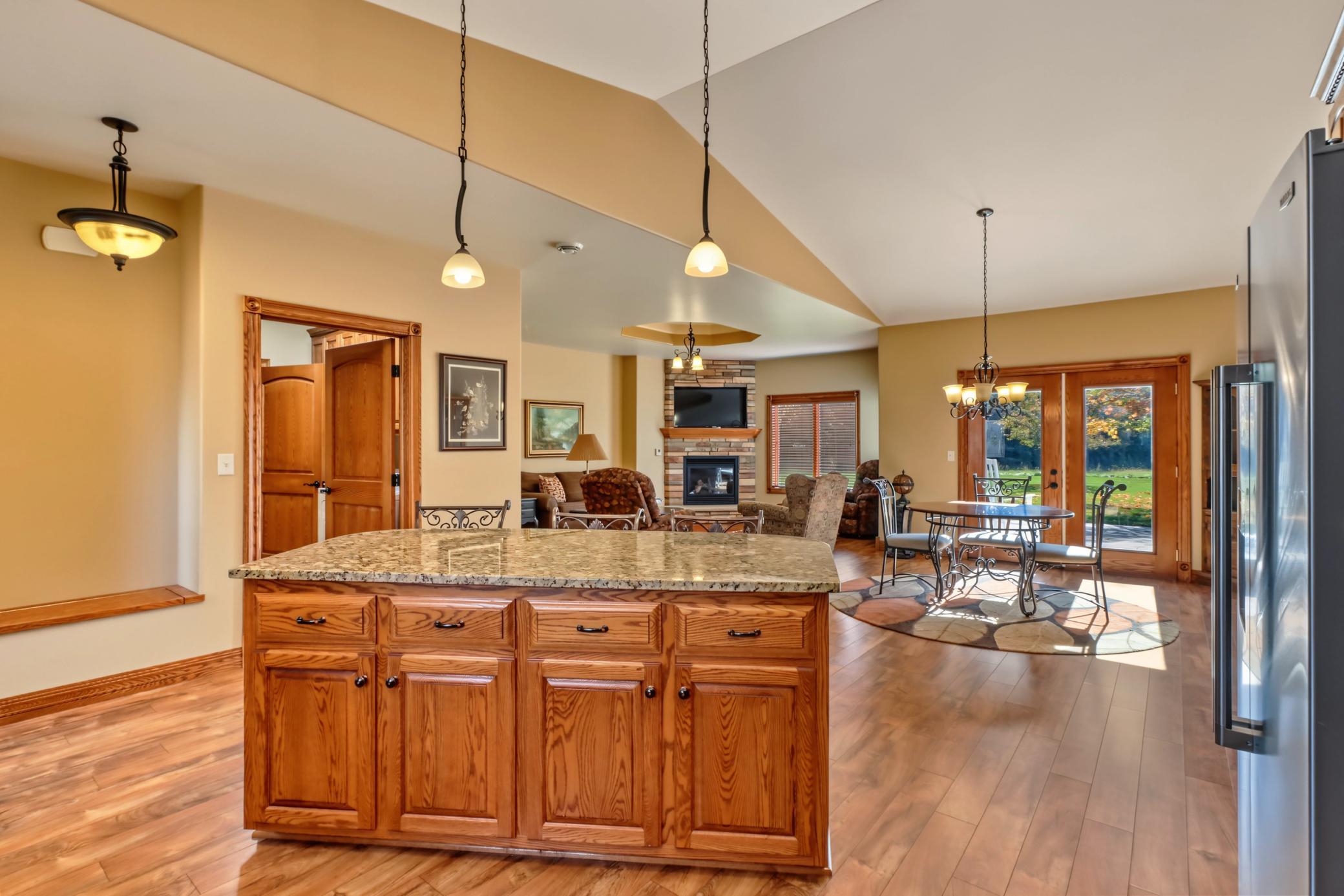 2012 single family home for sale at 1949 Middle Creek Road in Detroit Lakes, MN — 3 bed, 2 bath (photo 9 of 37)