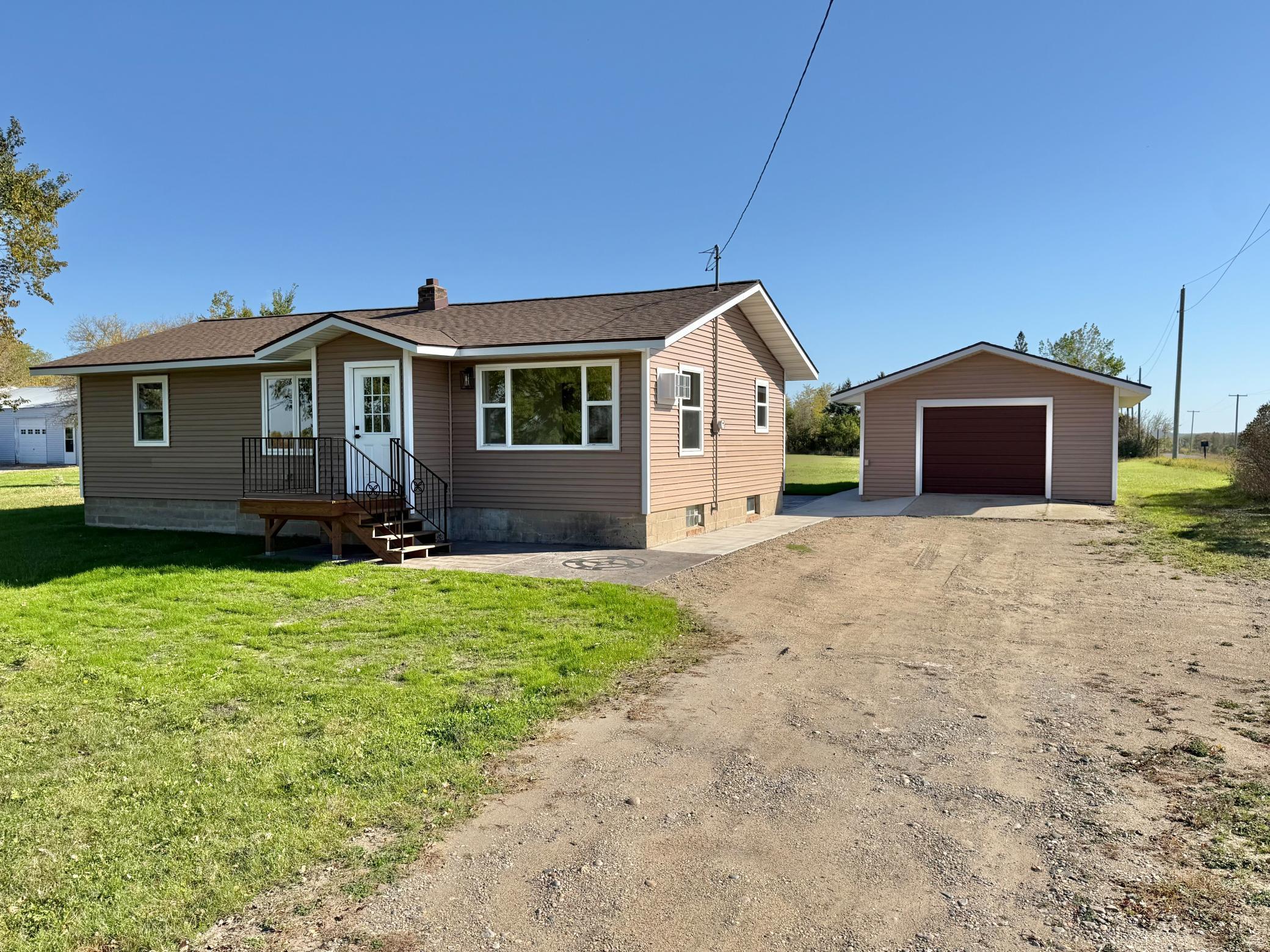 1948 single family home for sale at 18829 Frontage Road in Detroit Lakes, MN — 3 bed, 2 bath (photo 4 of 27)