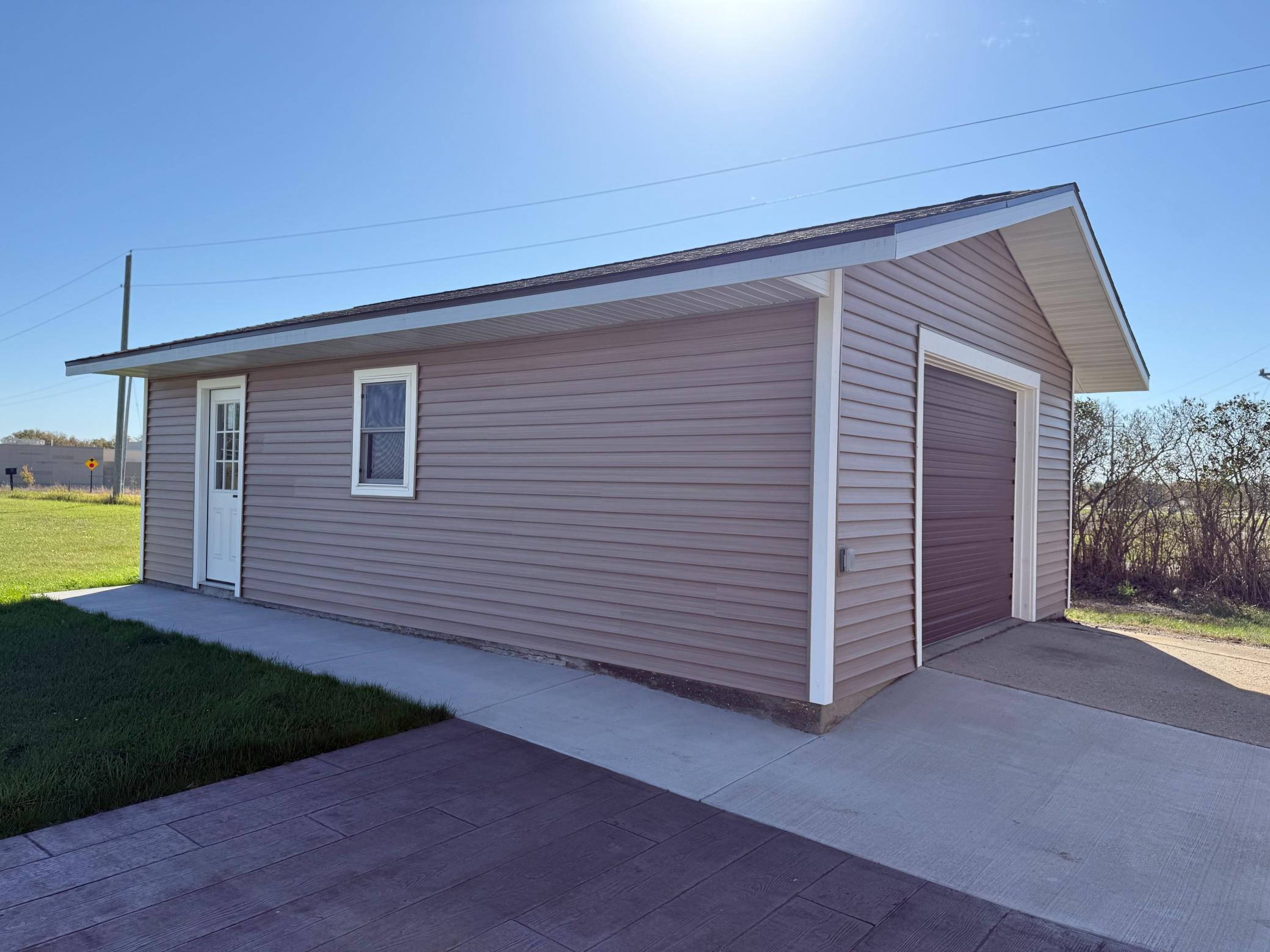 1948 single family home for sale at 18829 Frontage Road in Detroit Lakes, MN — 3 bed, 2 bath (photo 5 of 27)
