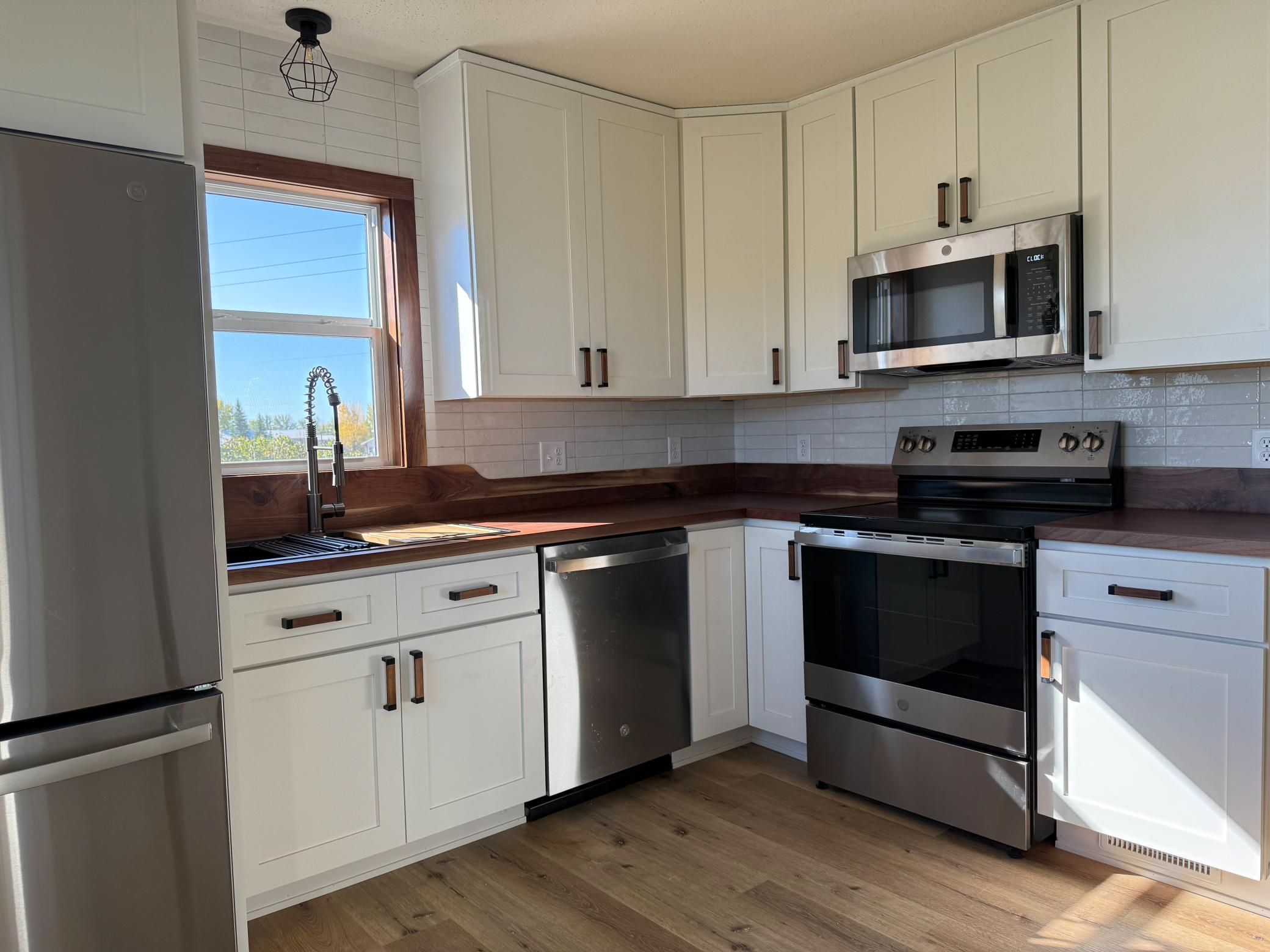 1948 single family home for sale at 18829 Frontage Road in Detroit Lakes, MN — 3 bed, 2 bath (photo 10 of 27)