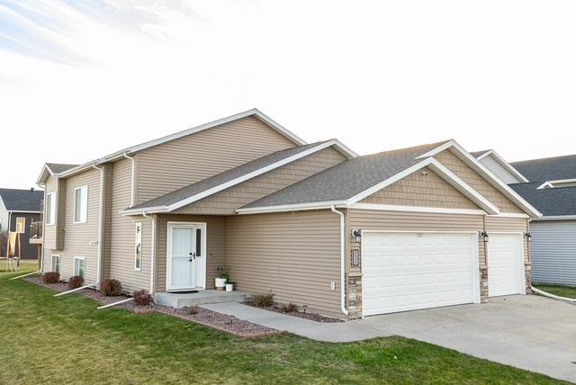single family home for sale at 3053 38th Avenue S in Moorhead, MN — 4 bed, 2 bath