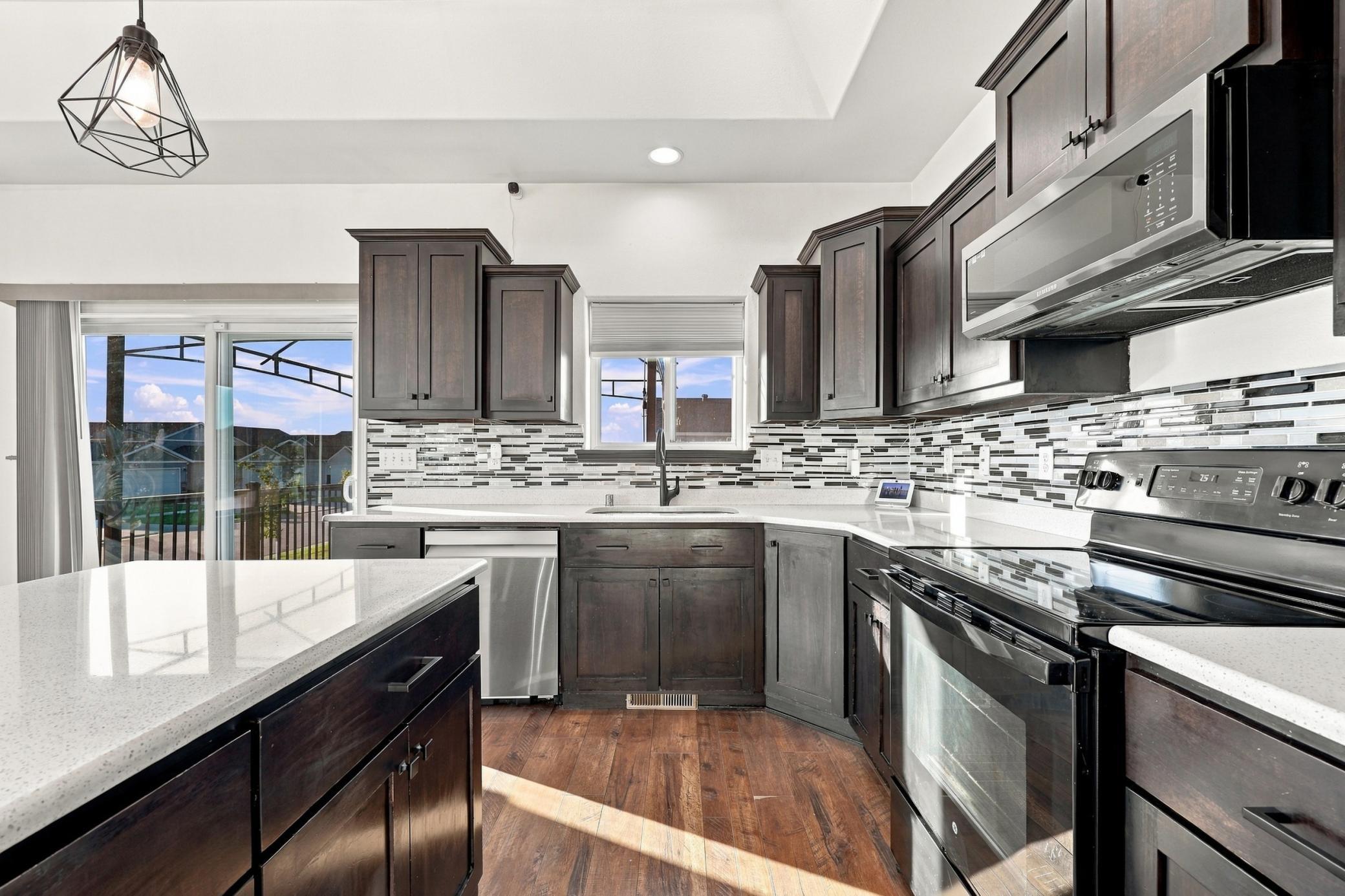 2016 single family home for sale at 3053 38th Avenue S in Moorhead, MN — 4 bed, 2 bath (photo 12 of 38)