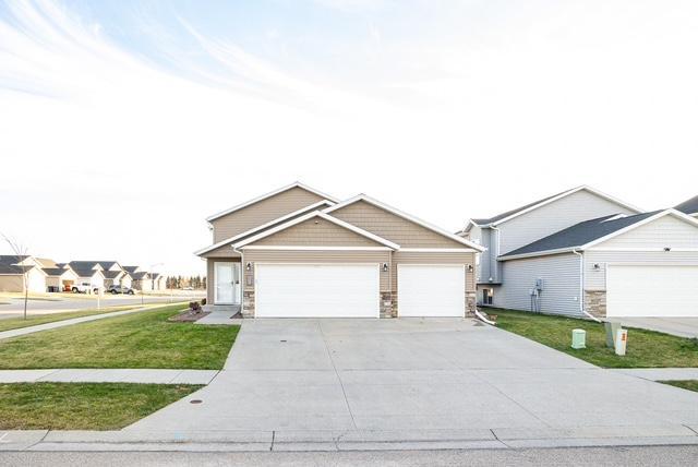 2016 single family home for sale at 3053 38th Avenue S in Moorhead, MN — 4 bed, 2 bath (photo 3 of 38)