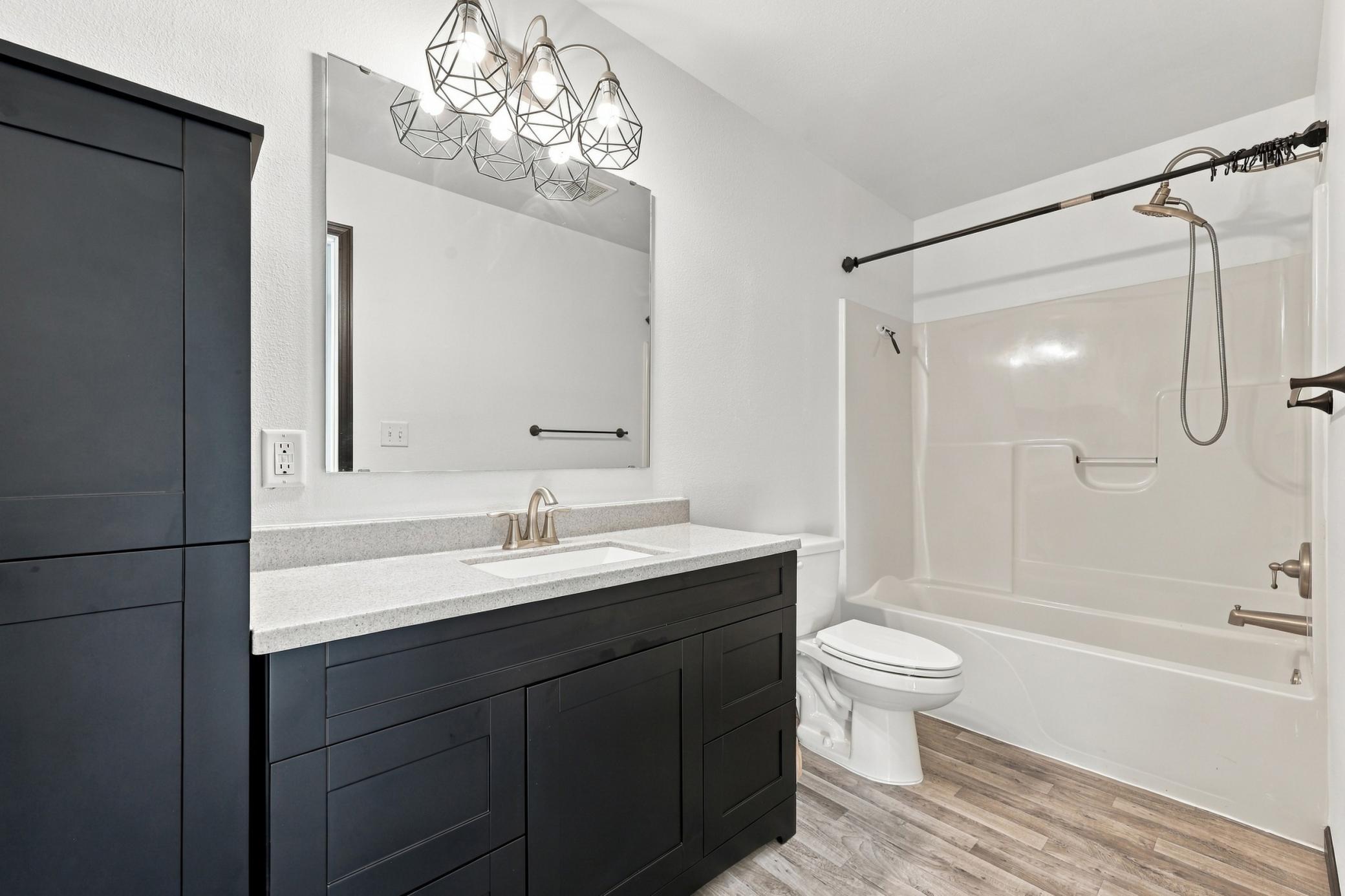 2016 single family home for sale at 3053 38th Avenue S in Moorhead, MN — 4 bed, 2 bath (photo 29 of 38)