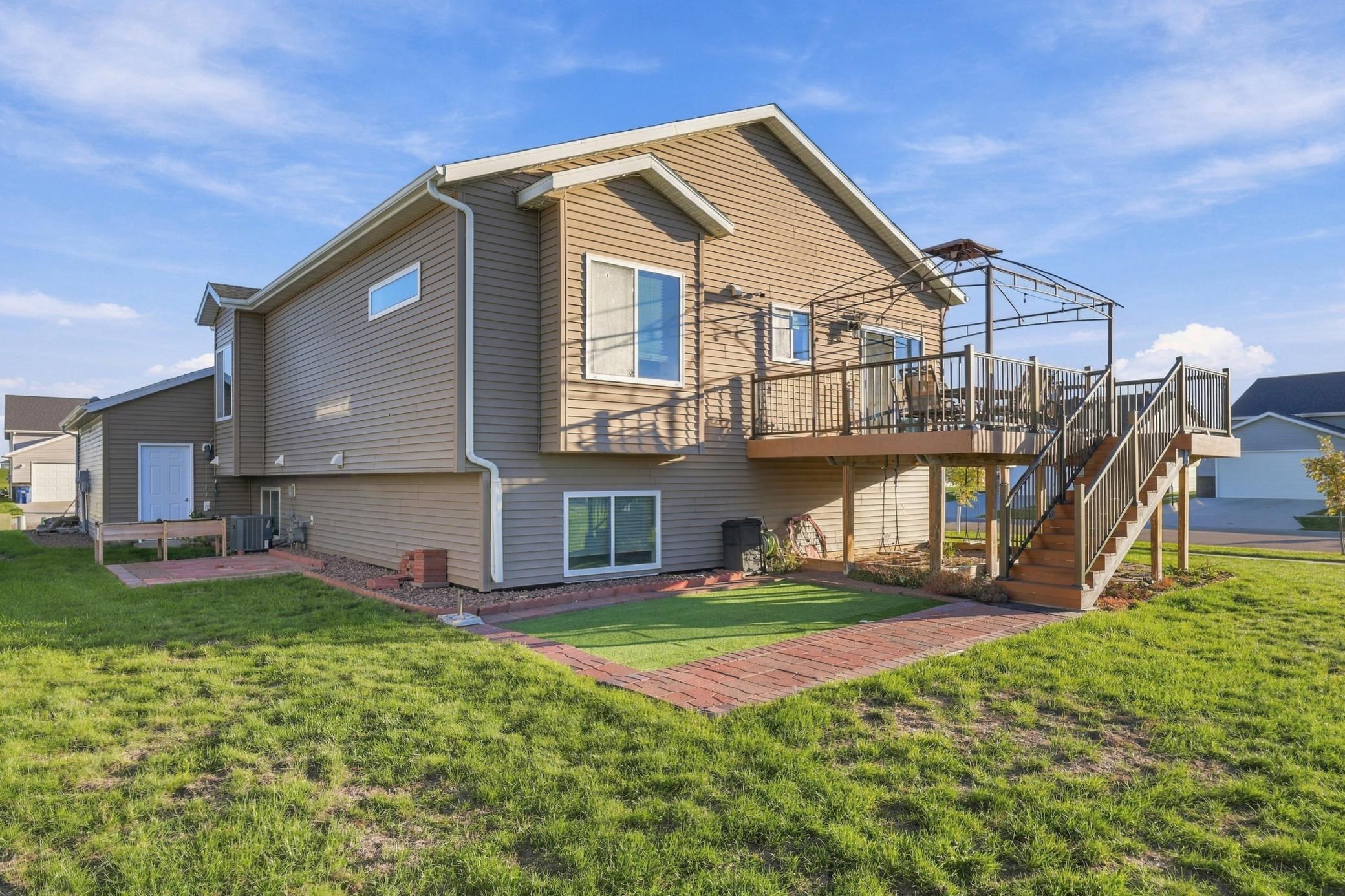 2016 single family home for sale at 3053 38th Avenue S in Moorhead, MN — 4 bed, 2 bath (photo 34 of 38)
