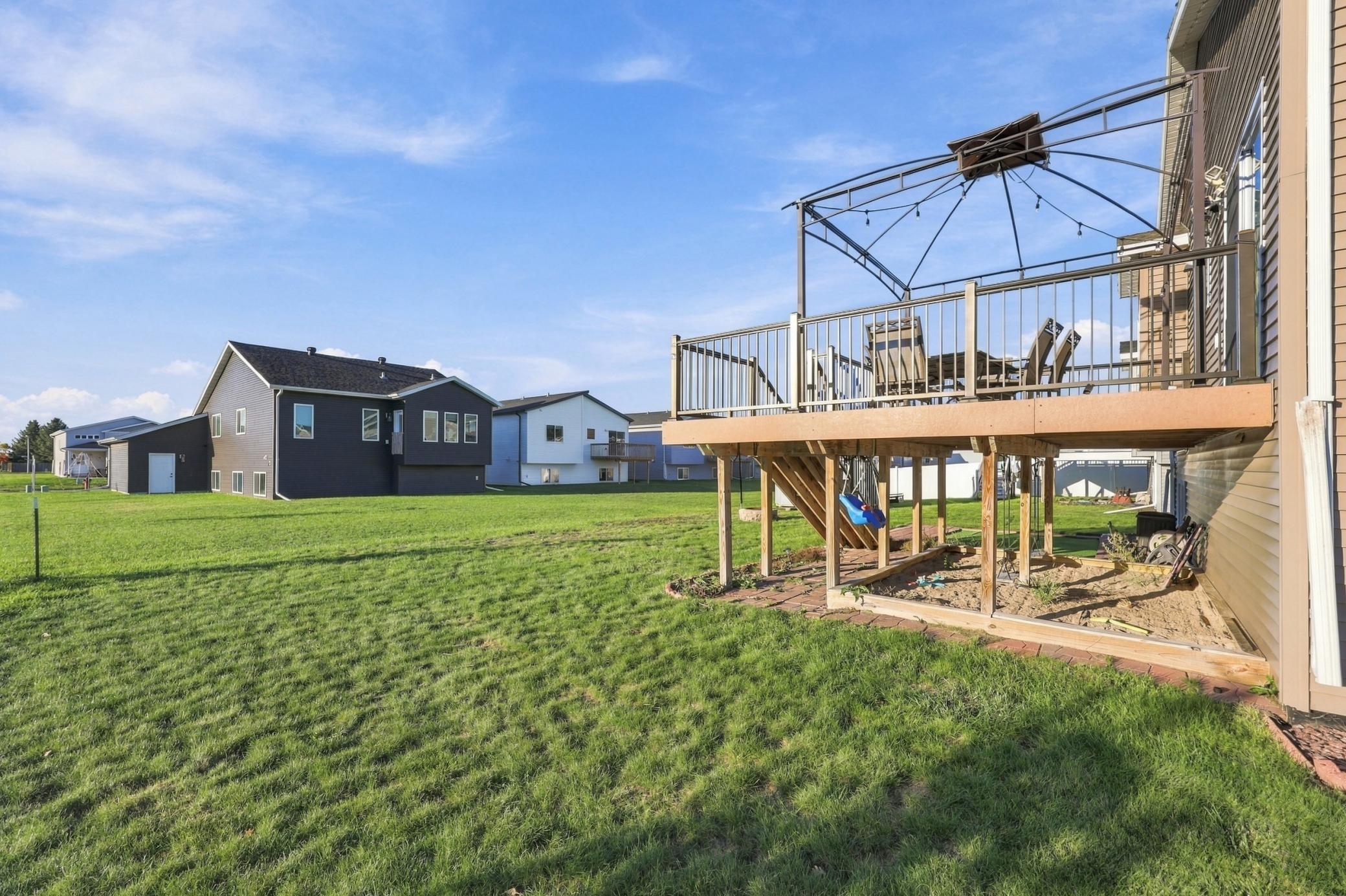 2016 single family home for sale at 3053 38th Avenue S in Moorhead, MN — 4 bed, 2 bath (photo 35 of 38)