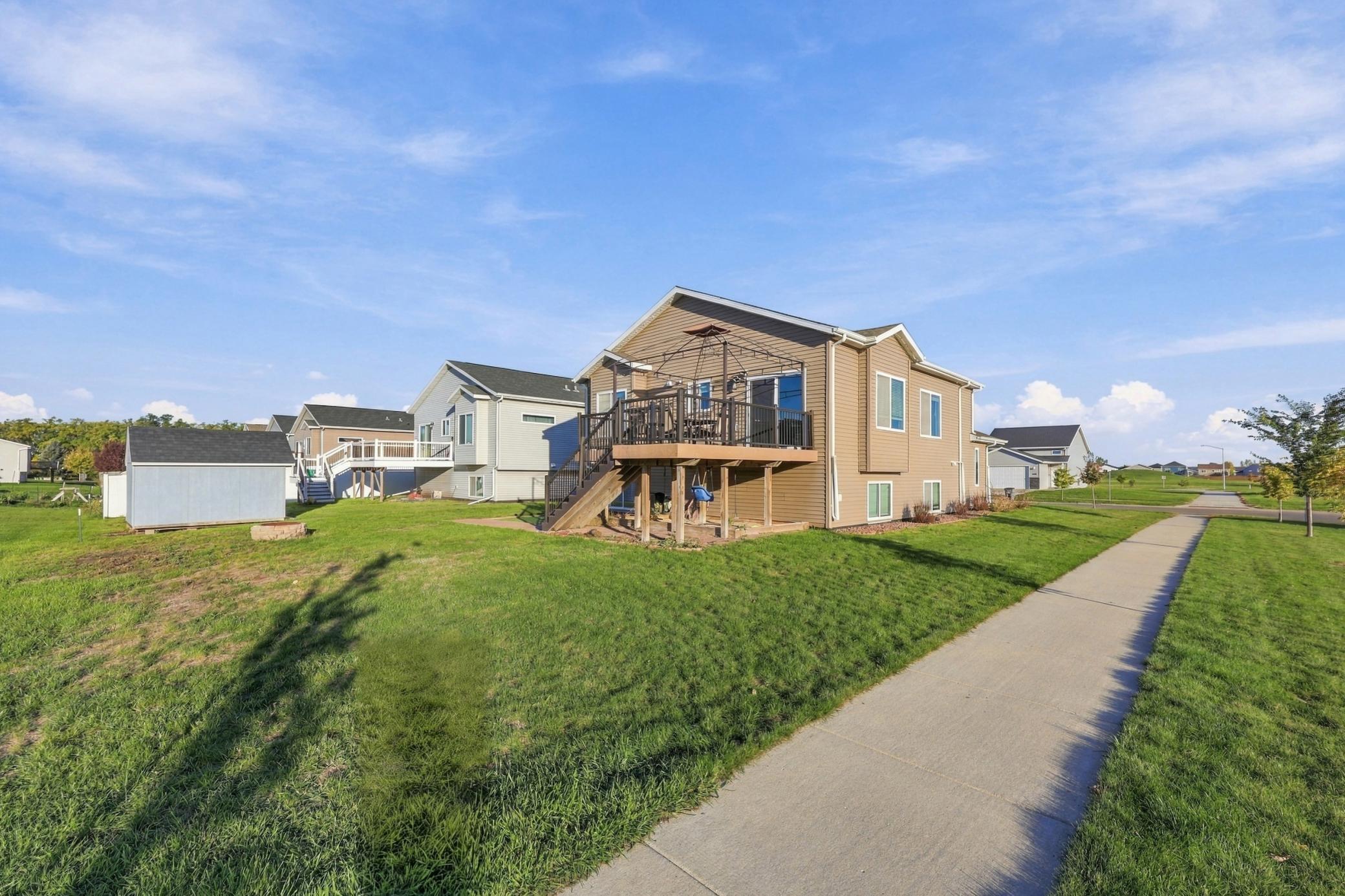 2016 single family home for sale at 3053 38th Avenue S in Moorhead, MN — 4 bed, 2 bath (photo 36 of 38)