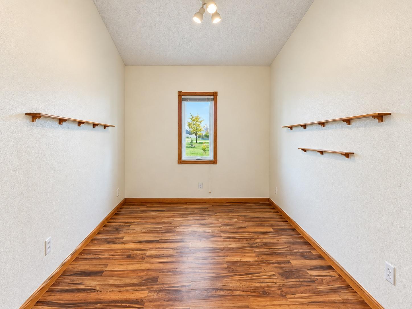 2010 single family home for sale at 1634 Lessard Avenue in Grafton, ND — 4 bed, 2 bath (photo 14 of 27)