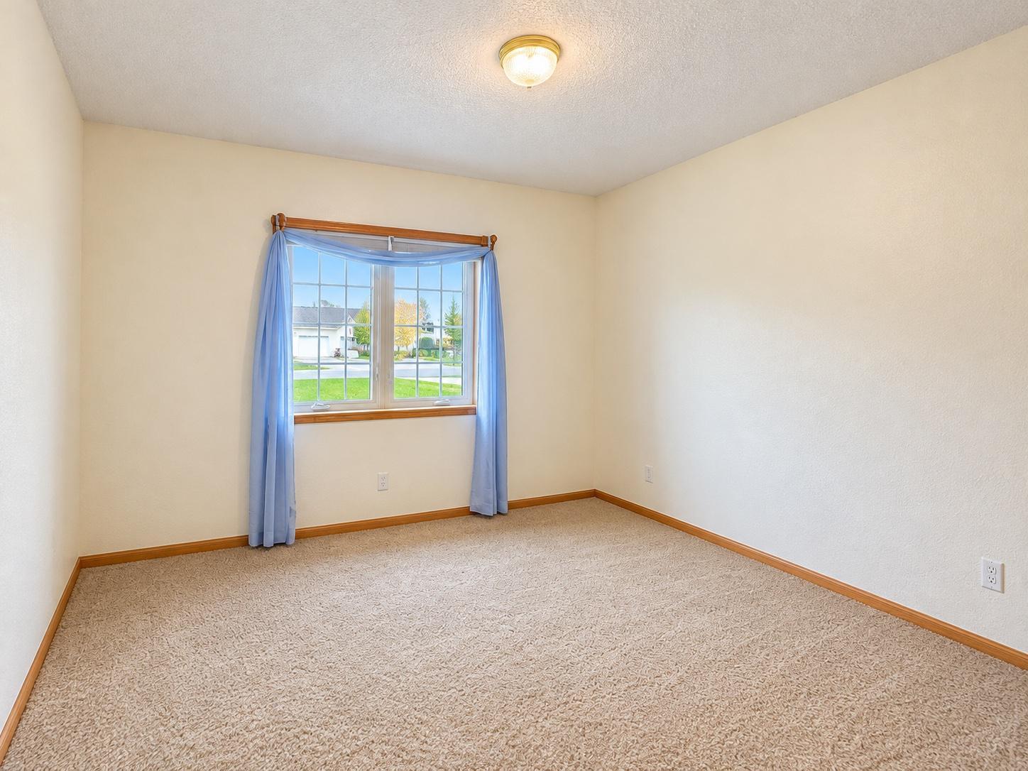 2010 single family home for sale at 1634 Lessard Avenue in Grafton, ND — 4 bed, 2 bath (photo 18 of 27)