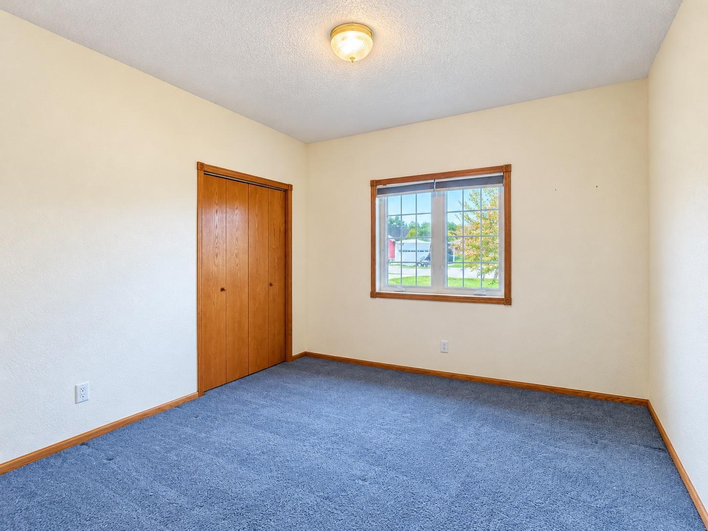 2010 single family home for sale at 1634 Lessard Avenue in Grafton, ND — 4 bed, 2 bath (photo 20 of 27)