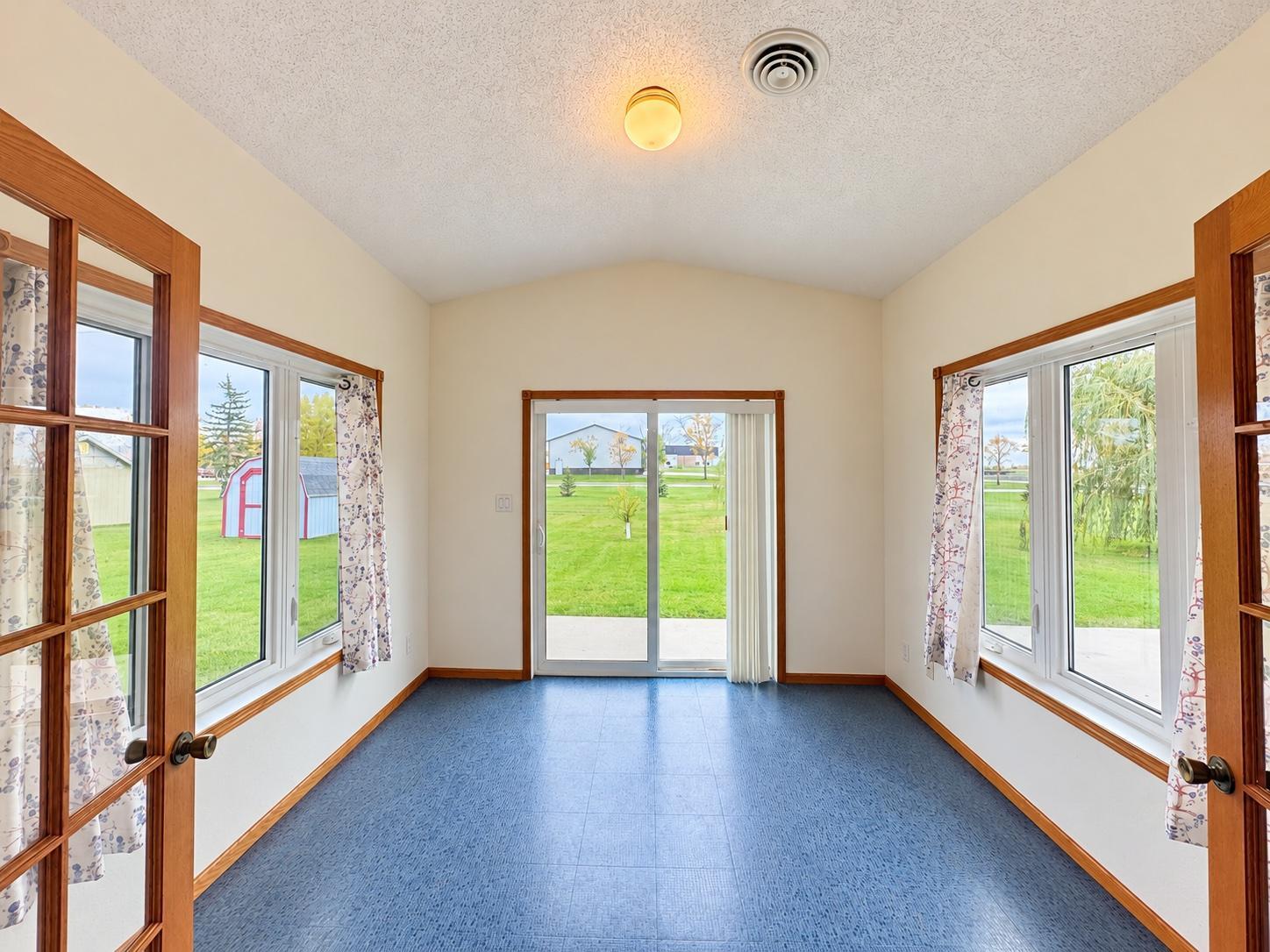 2010 single family home for sale at 1634 Lessard Avenue in Grafton, ND — 4 bed, 2 bath (photo 10 of 27)