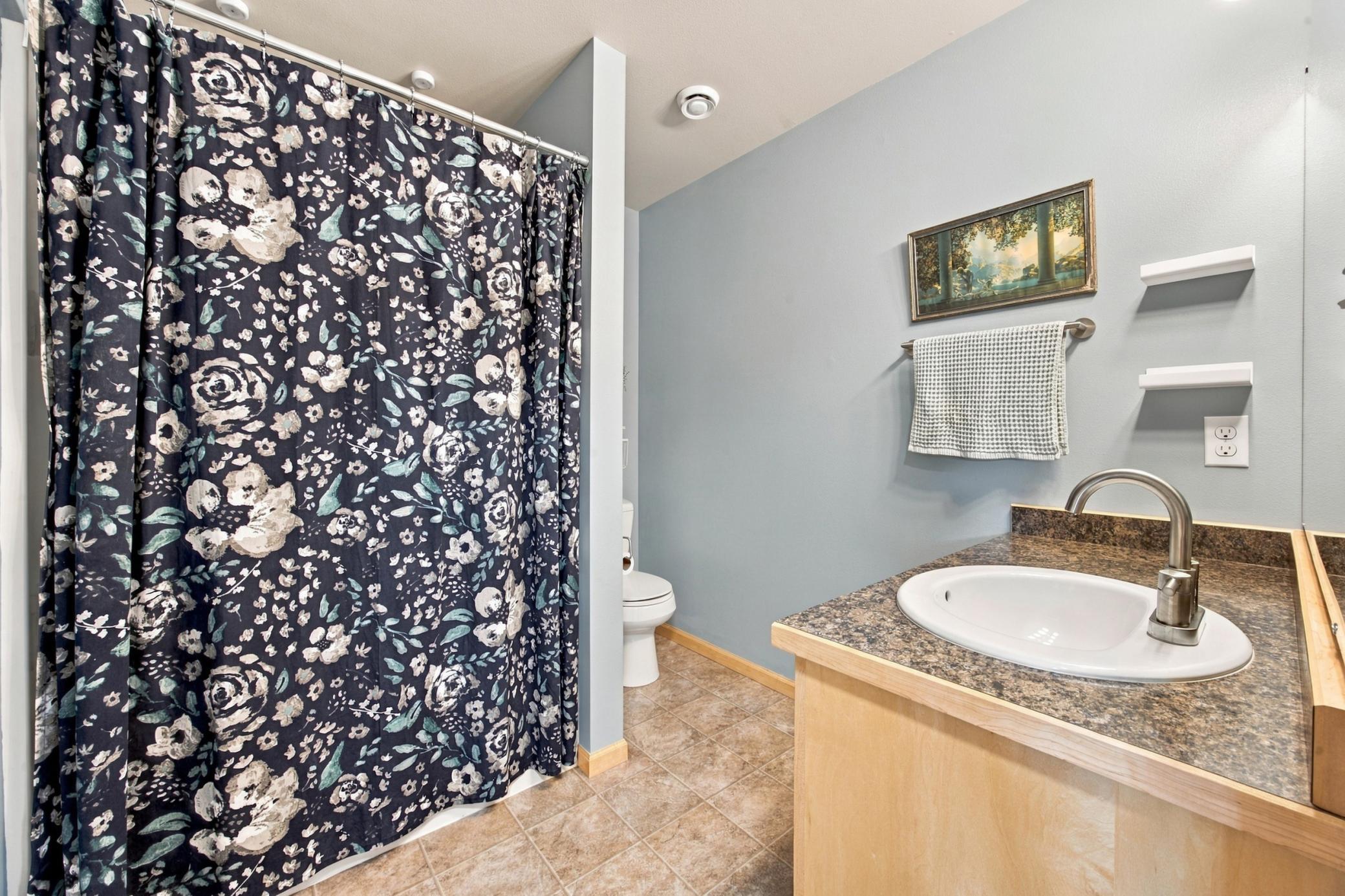 2010 twin home for sale at 2809 UMBER Court S in Fargo, ND — 3 bed, 2 bath (photo 21 of 26)