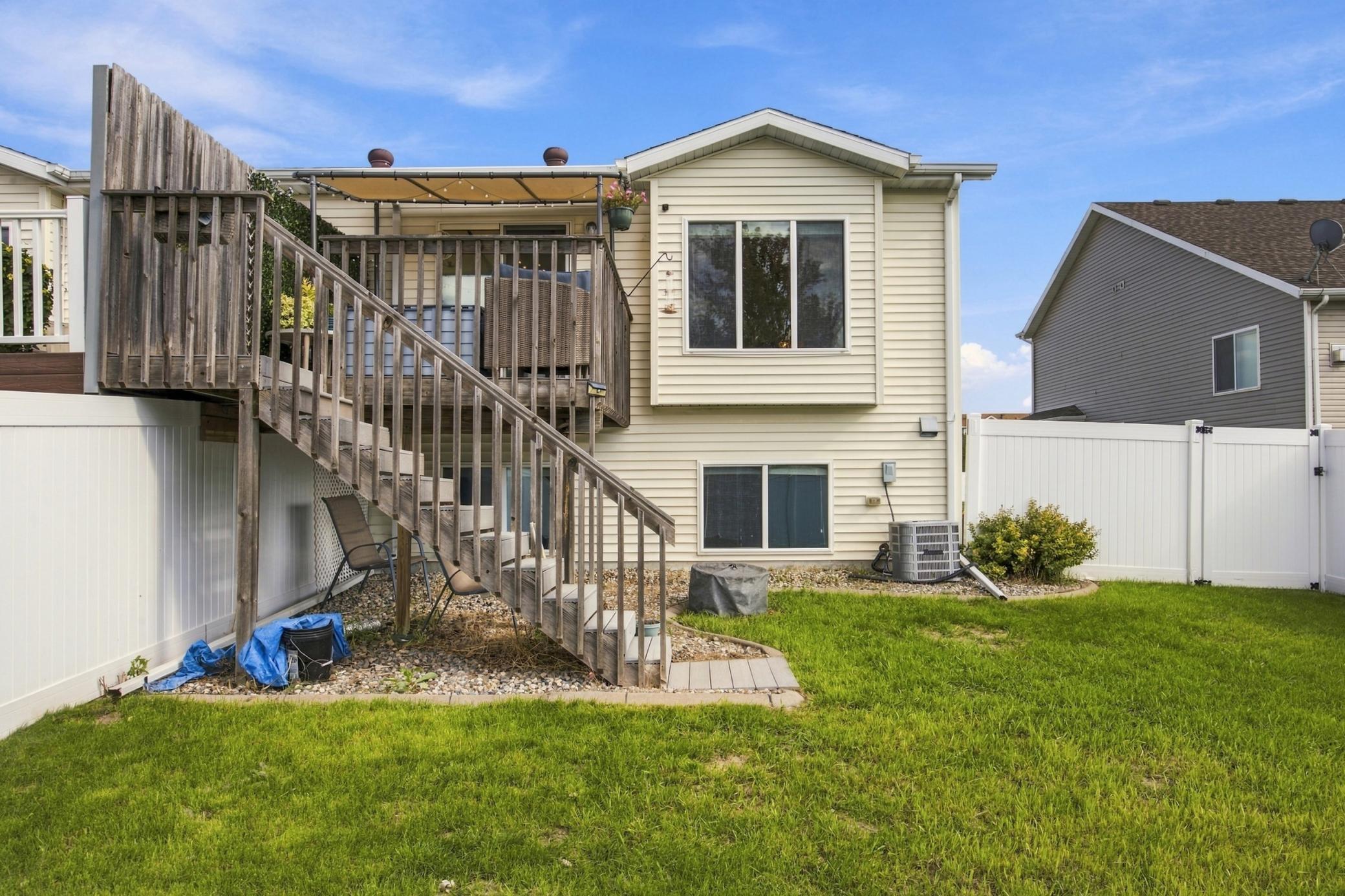 2010 twin home for sale at 2809 UMBER Court S in Fargo, ND — 3 bed, 2 bath (photo 23 of 26)