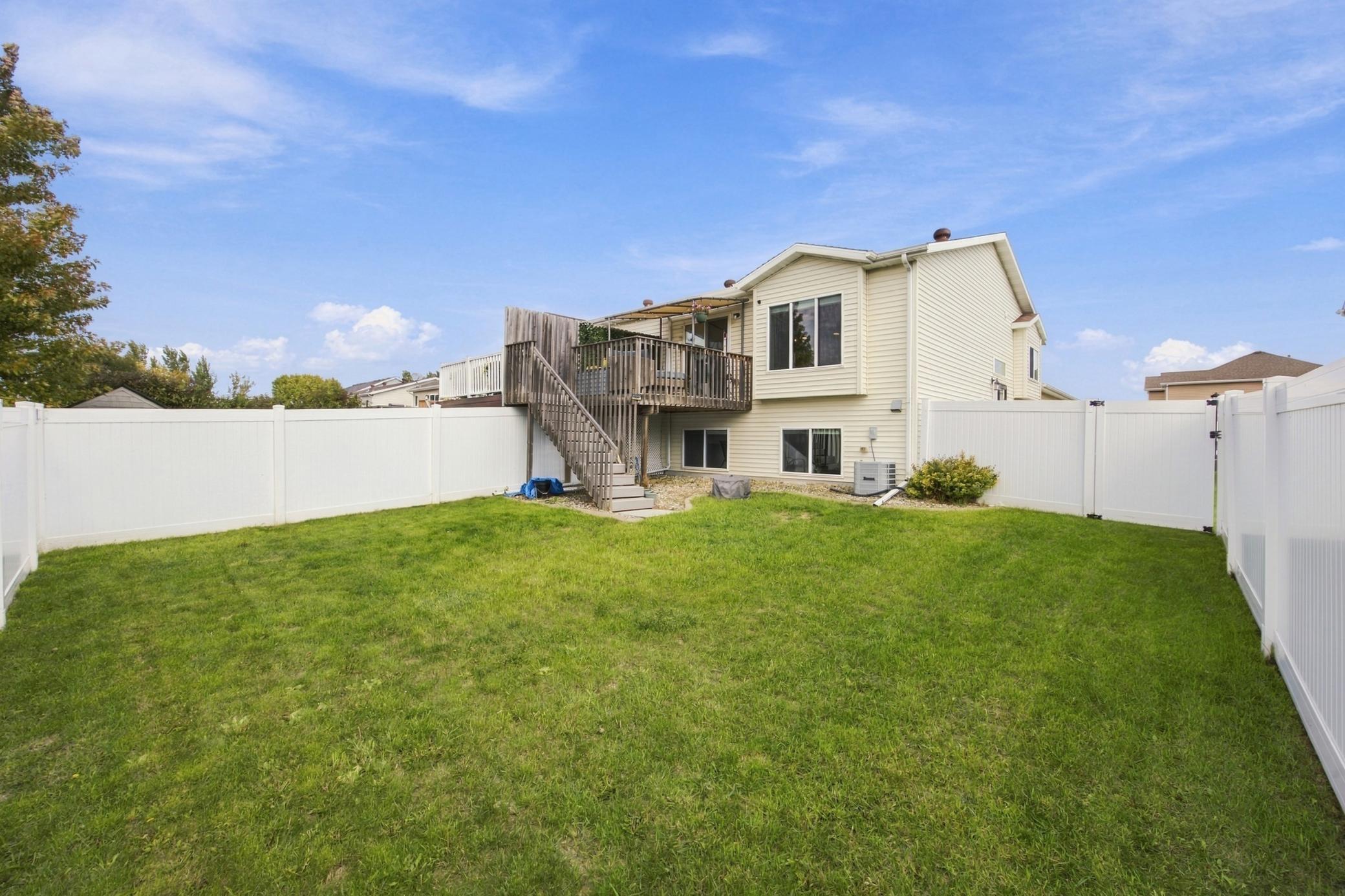 2010 twin home for sale at 2809 UMBER Court S in Fargo, ND — 3 bed, 2 bath (photo 26 of 26)