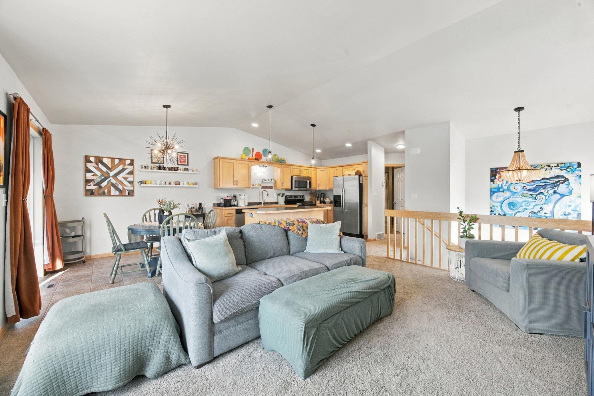 2010 twin home for sale at 2809 UMBER Court S in Fargo, ND — 3 bed, 2 bath (photo 5 of 26)