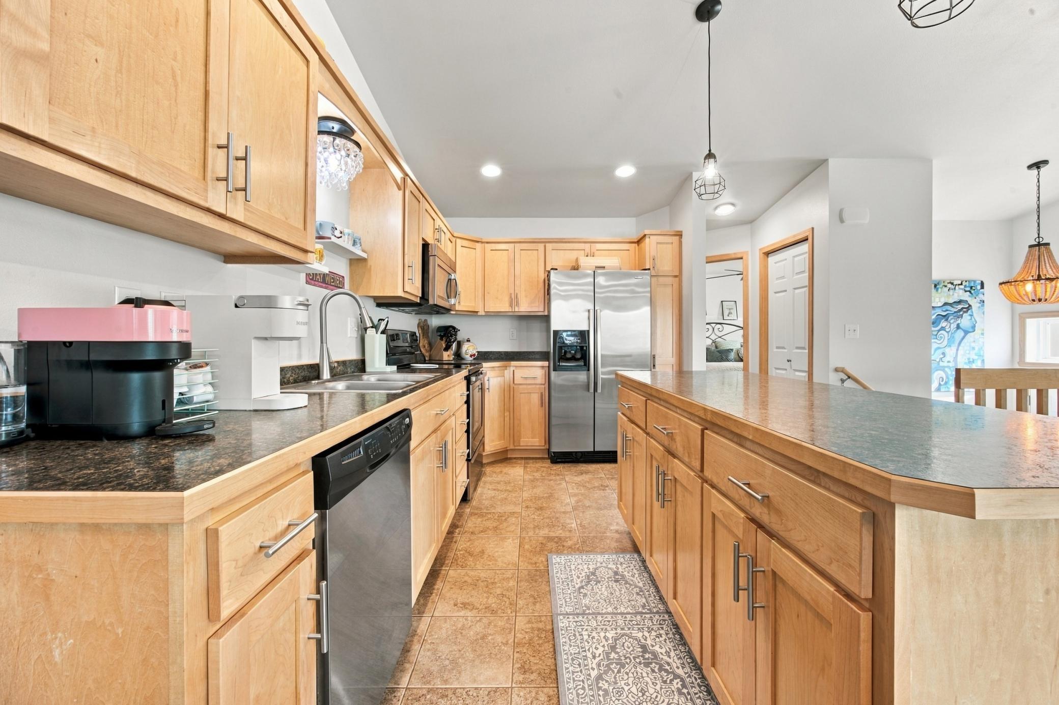 2010 twin home for sale at 2809 UMBER Court S in Fargo, ND — 3 bed, 2 bath (photo 7 of 26)