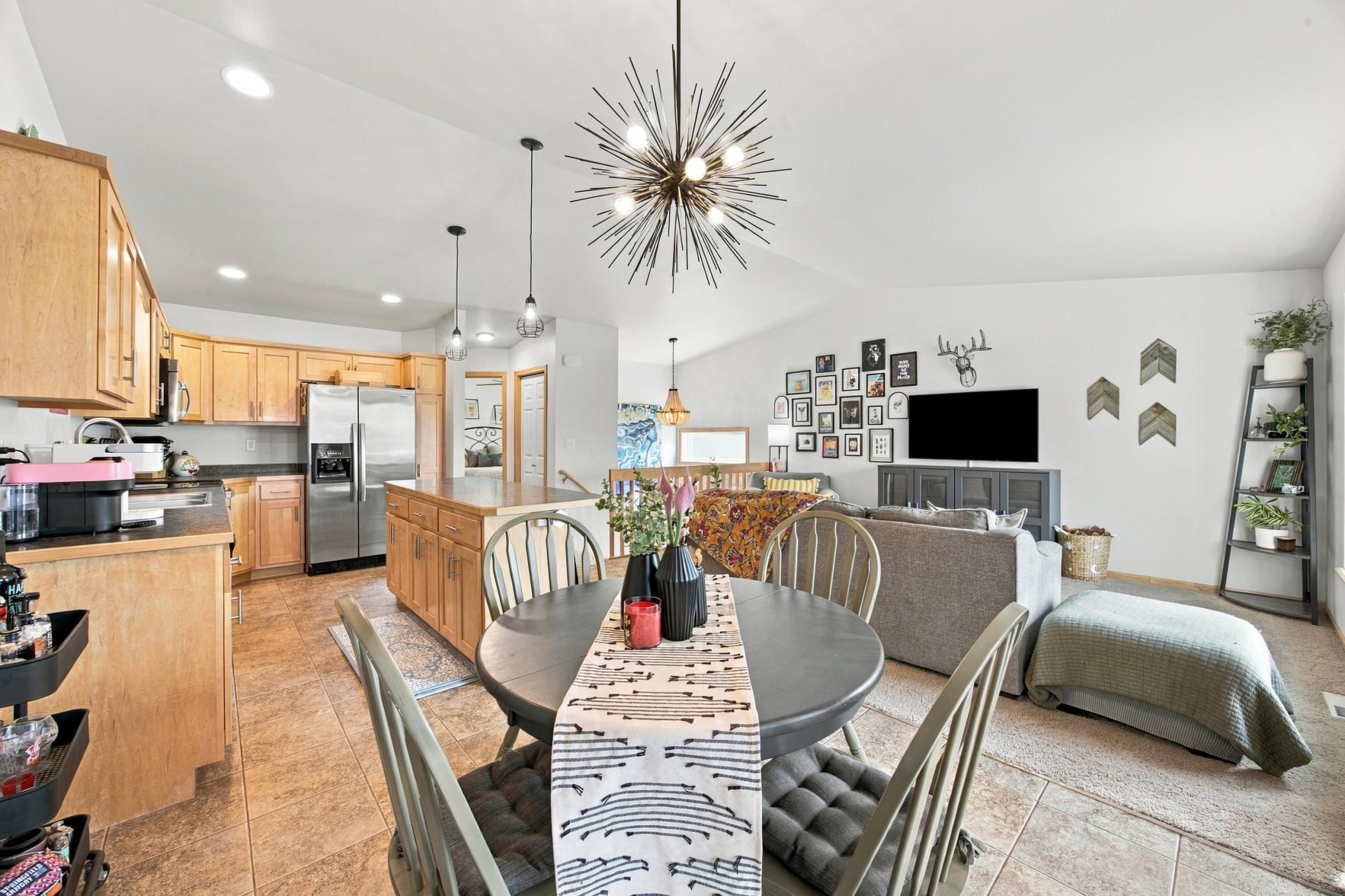 2010 twin home for sale at 2809 UMBER Court S in Fargo, ND — 3 bed, 2 bath (photo 10 of 26)