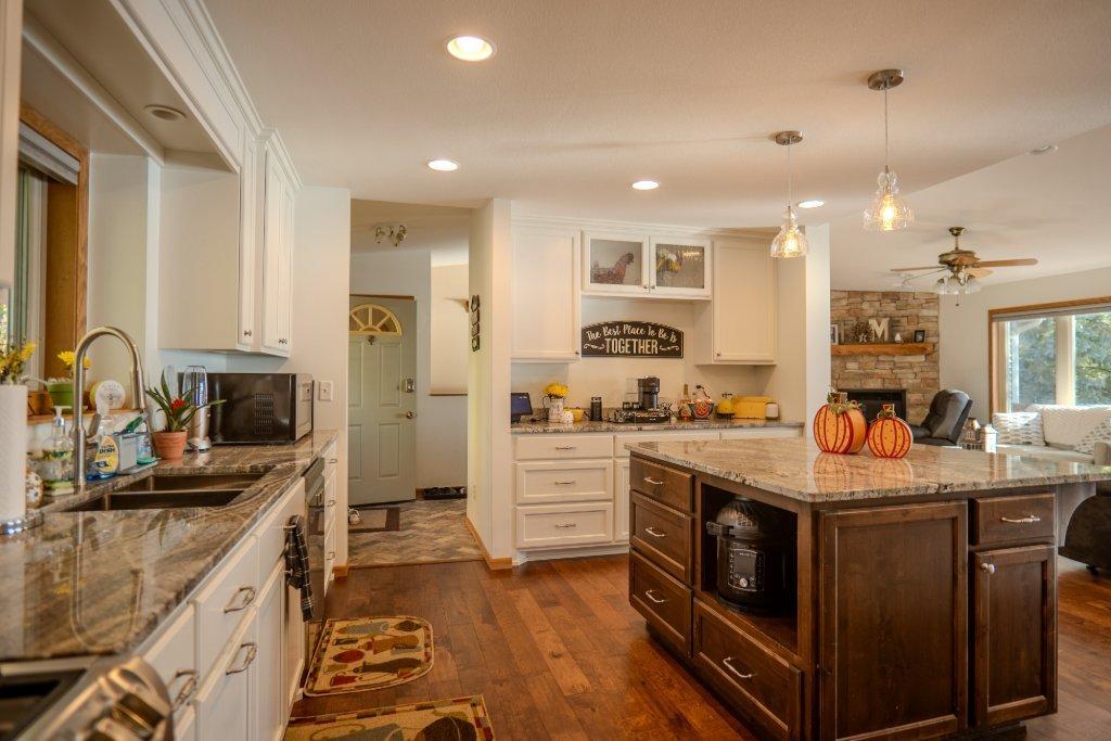 1999 single family home for sale at 12405 Anchor Point Road in Crosslake, MN — 6 bed, 3 bath (photo 12 of 55)