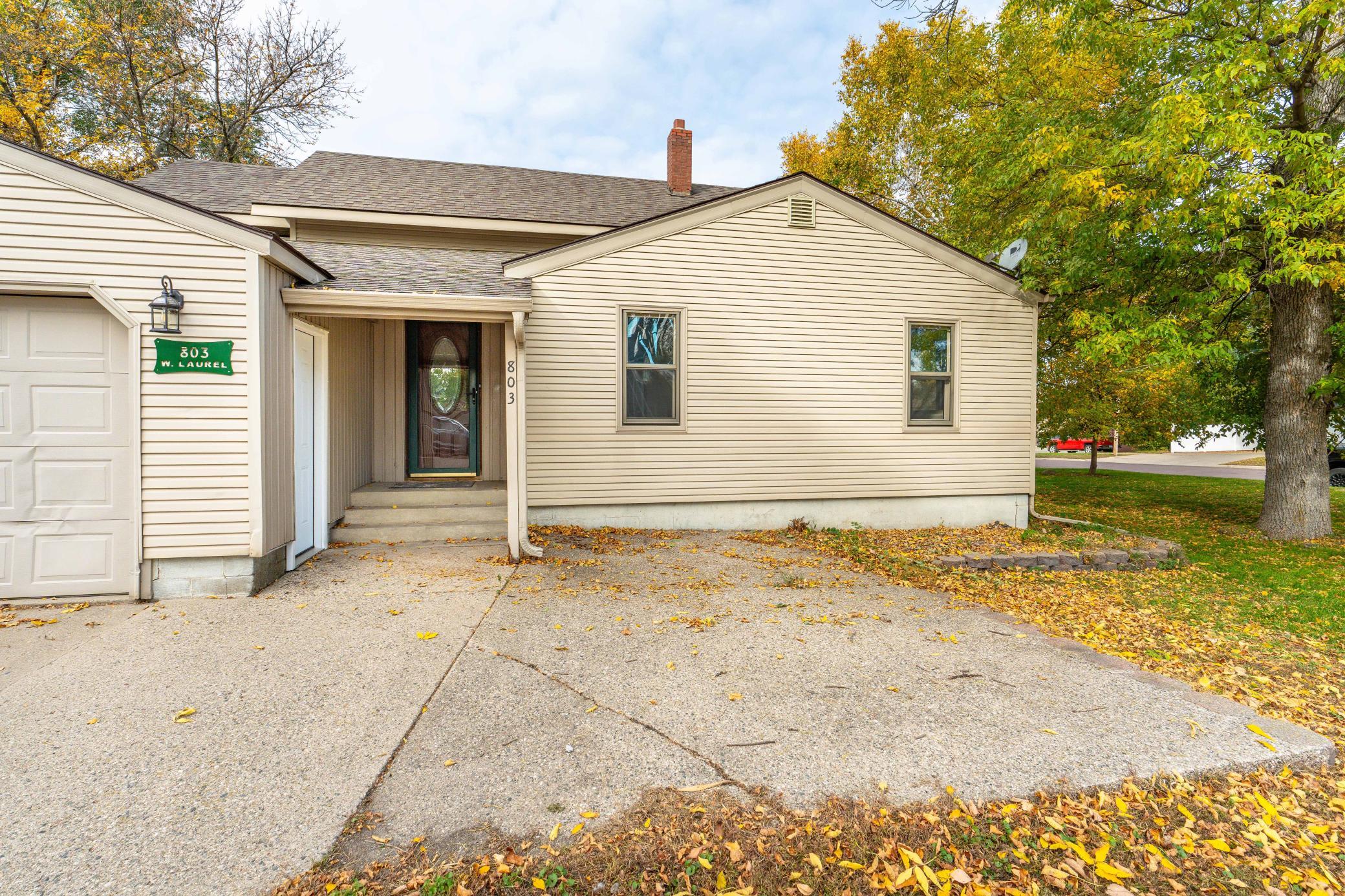 1929 single family home for sale at 803 W Laurel Street in Fergus Falls, MN — 2 bed, 1 bath (photo 4 of 62)