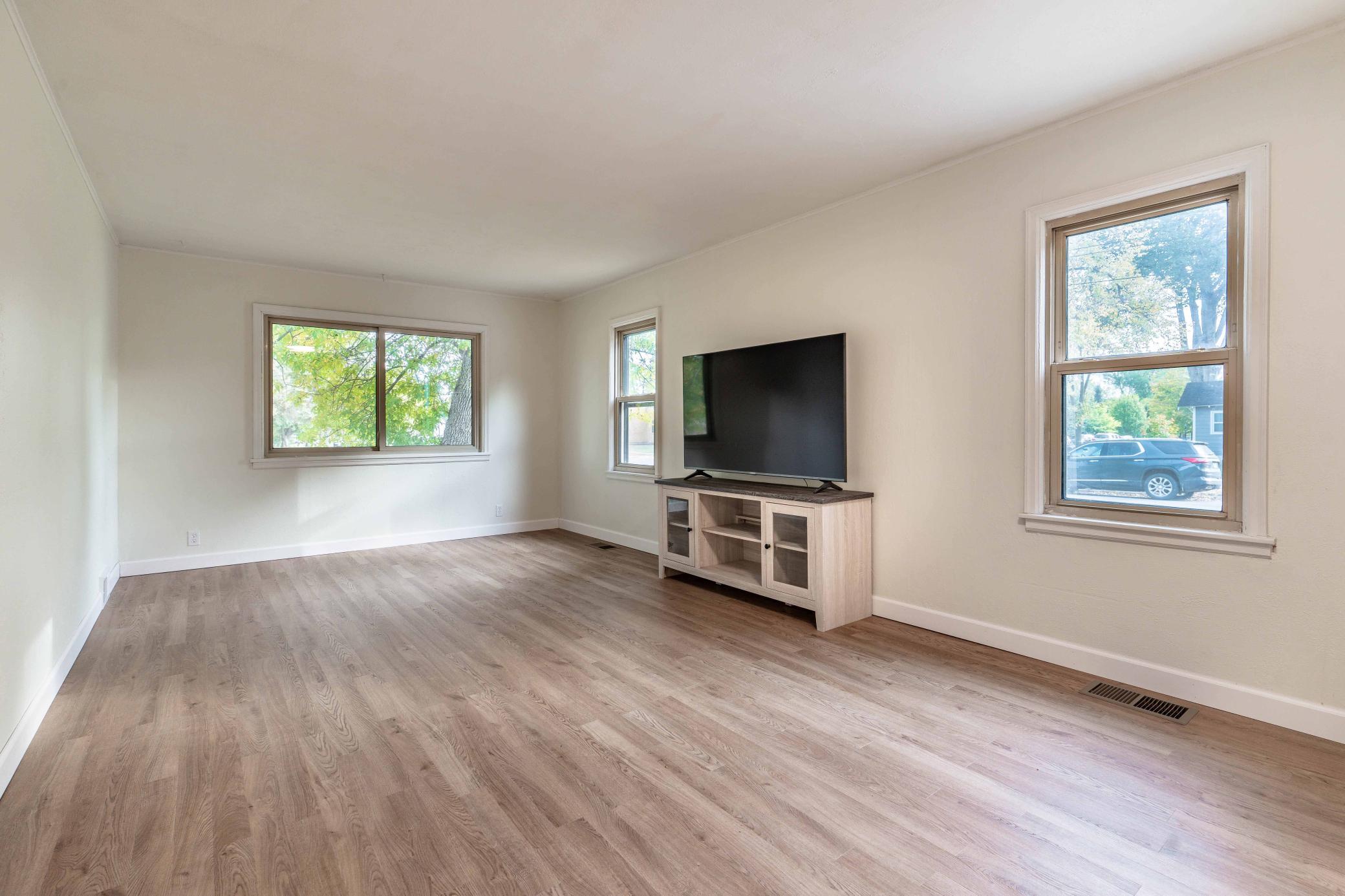1929 single family home for sale at 803 W Laurel Street in Fergus Falls, MN — 2 bed, 1 bath (photo 9 of 62)