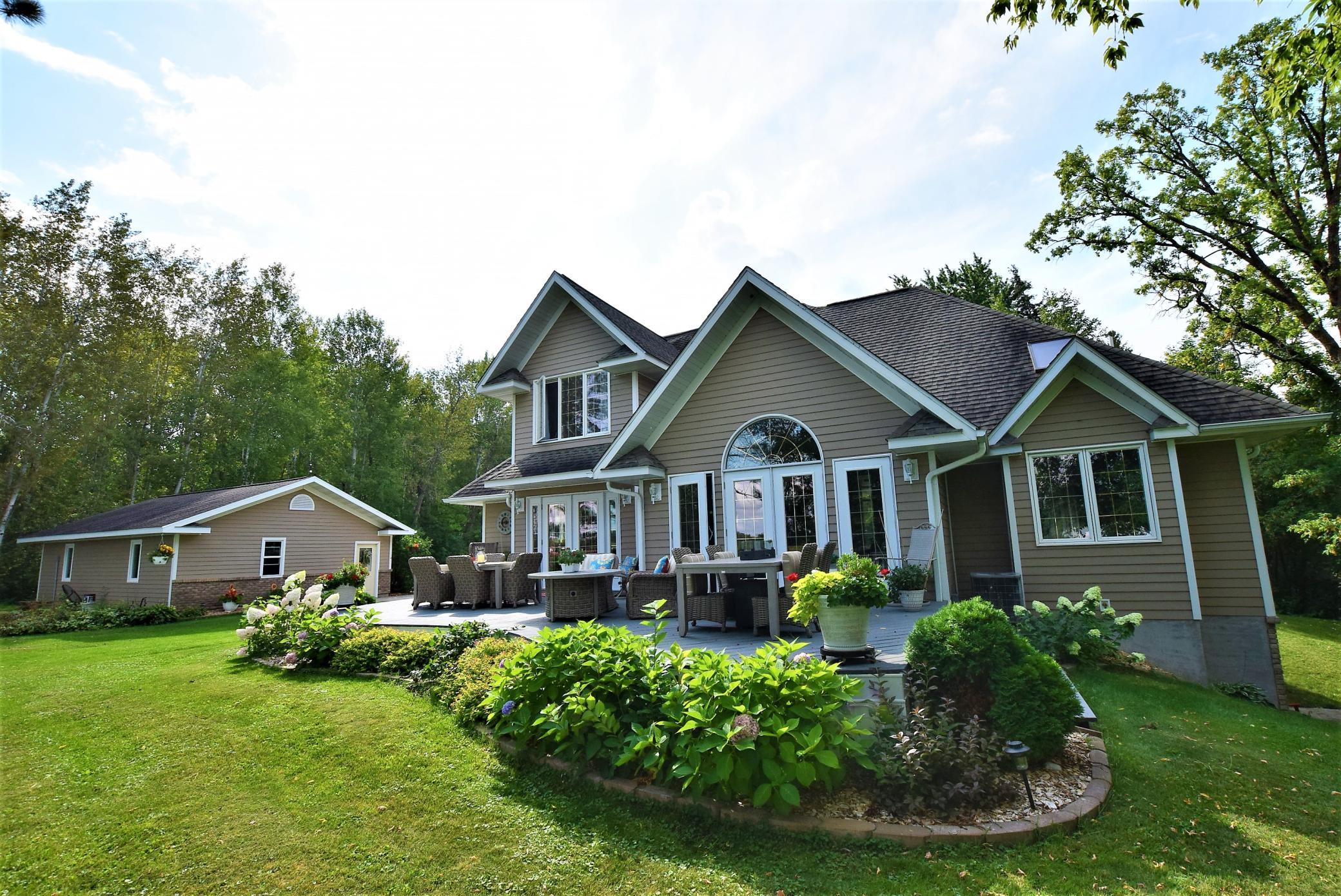 2002 single family home for sale at 204 River Drive NE in Baudette, MN — 3 bed, 4 bath (photo 2 of 51)