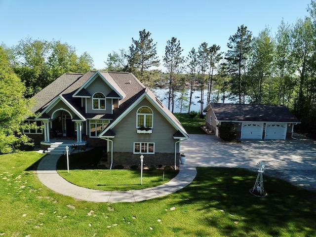 2002 single family home for sale at 204 River Drive NE in Baudette, MN — 3 bed, 4 bath (photo 14 of 51)