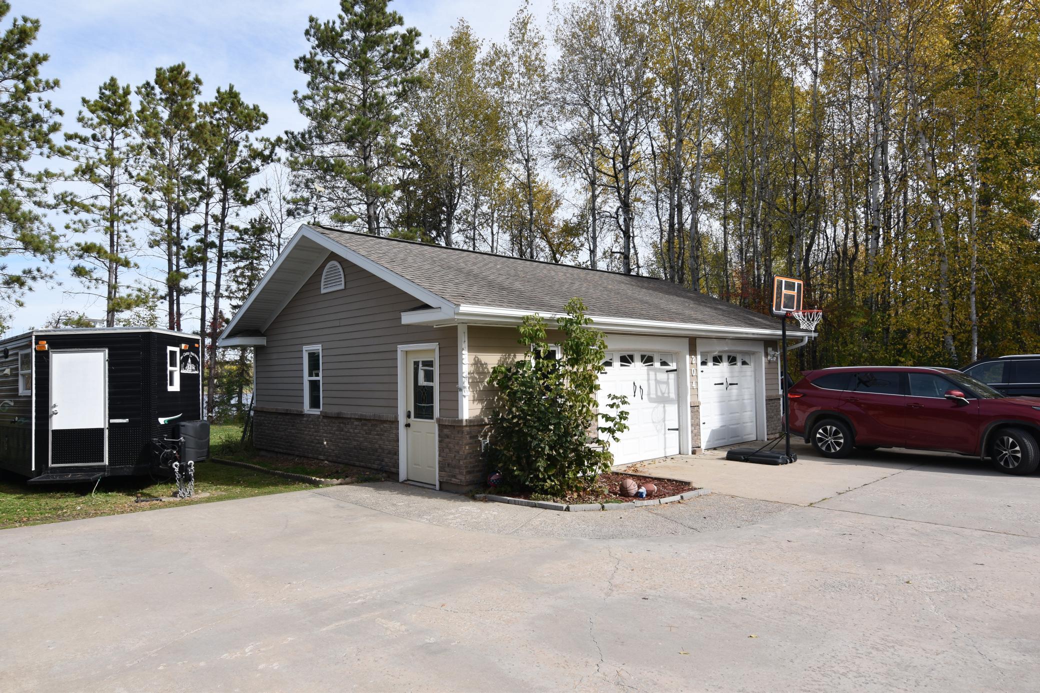 2002 single family home for sale at 204 River Drive NE in Baudette, MN — 3 bed, 4 bath (photo 16 of 51)