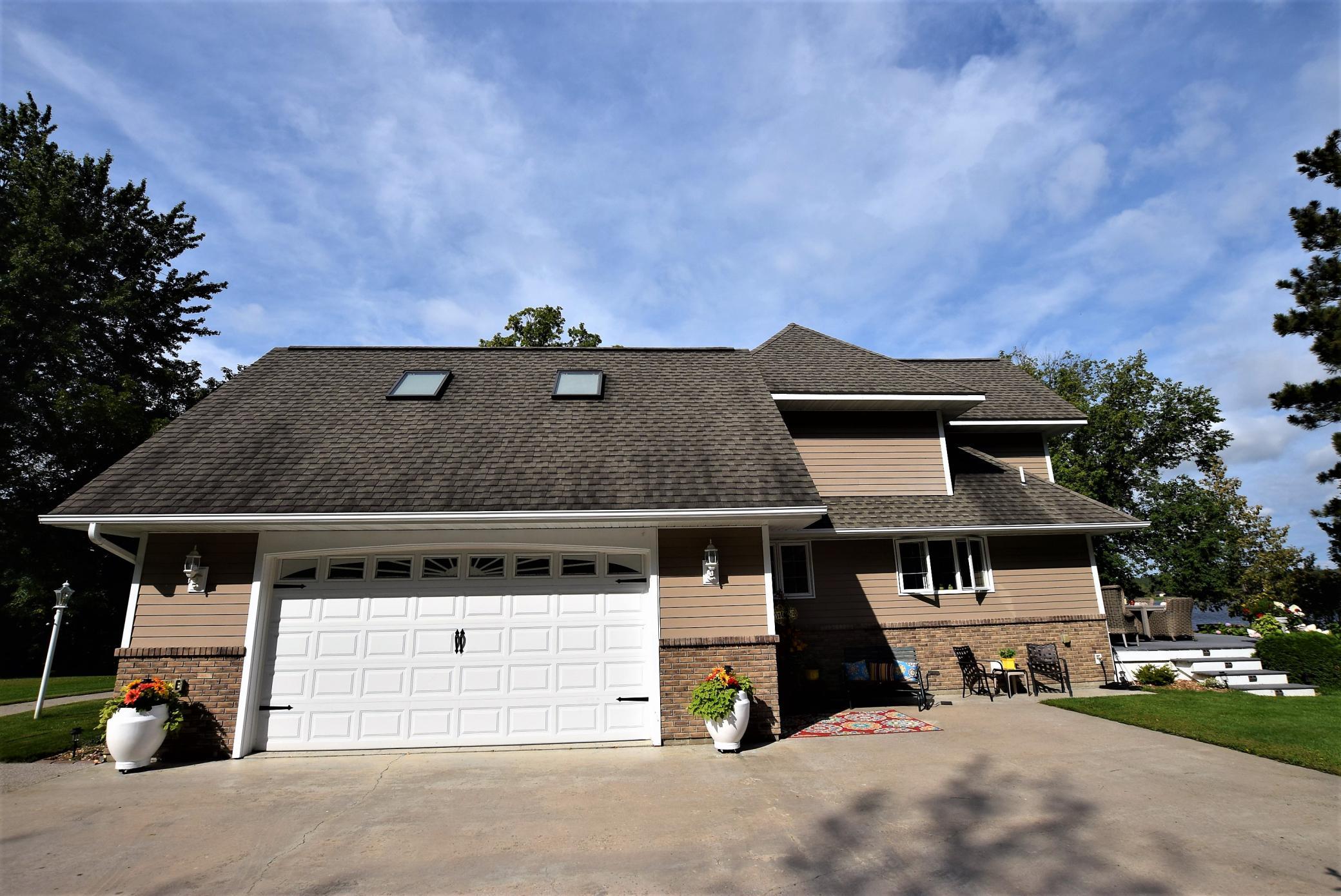 2002 single family home for sale at 204 River Drive NE in Baudette, MN — 3 bed, 4 bath (photo 4 of 51)