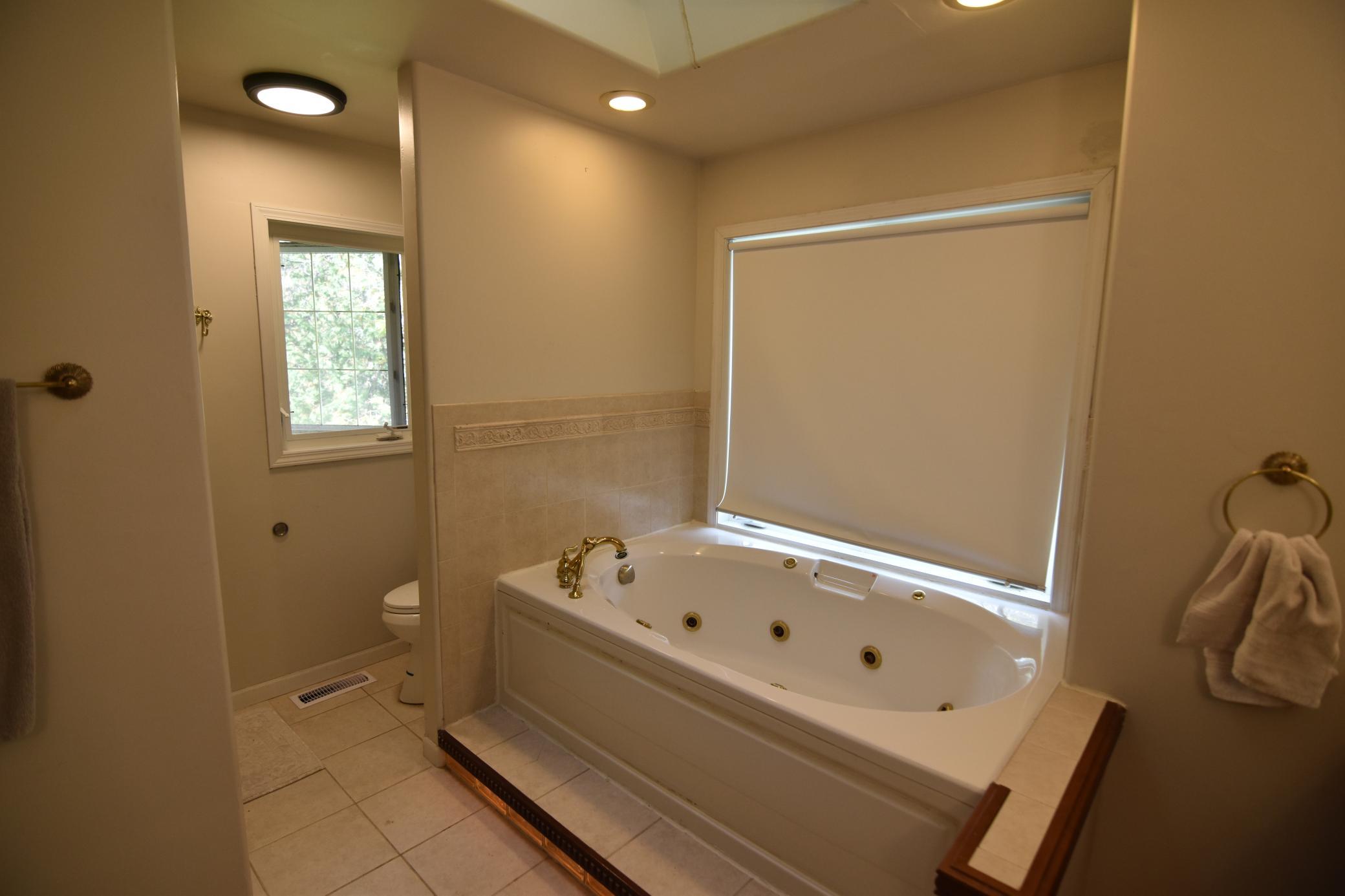 2002 single family home for sale at 204 River Drive NE in Baudette, MN — 3 bed, 4 bath (photo 33 of 51)
