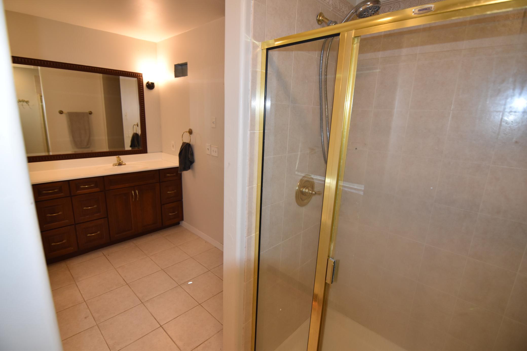 2002 single family home for sale at 204 River Drive NE in Baudette, MN — 3 bed, 4 bath (photo 34 of 51)