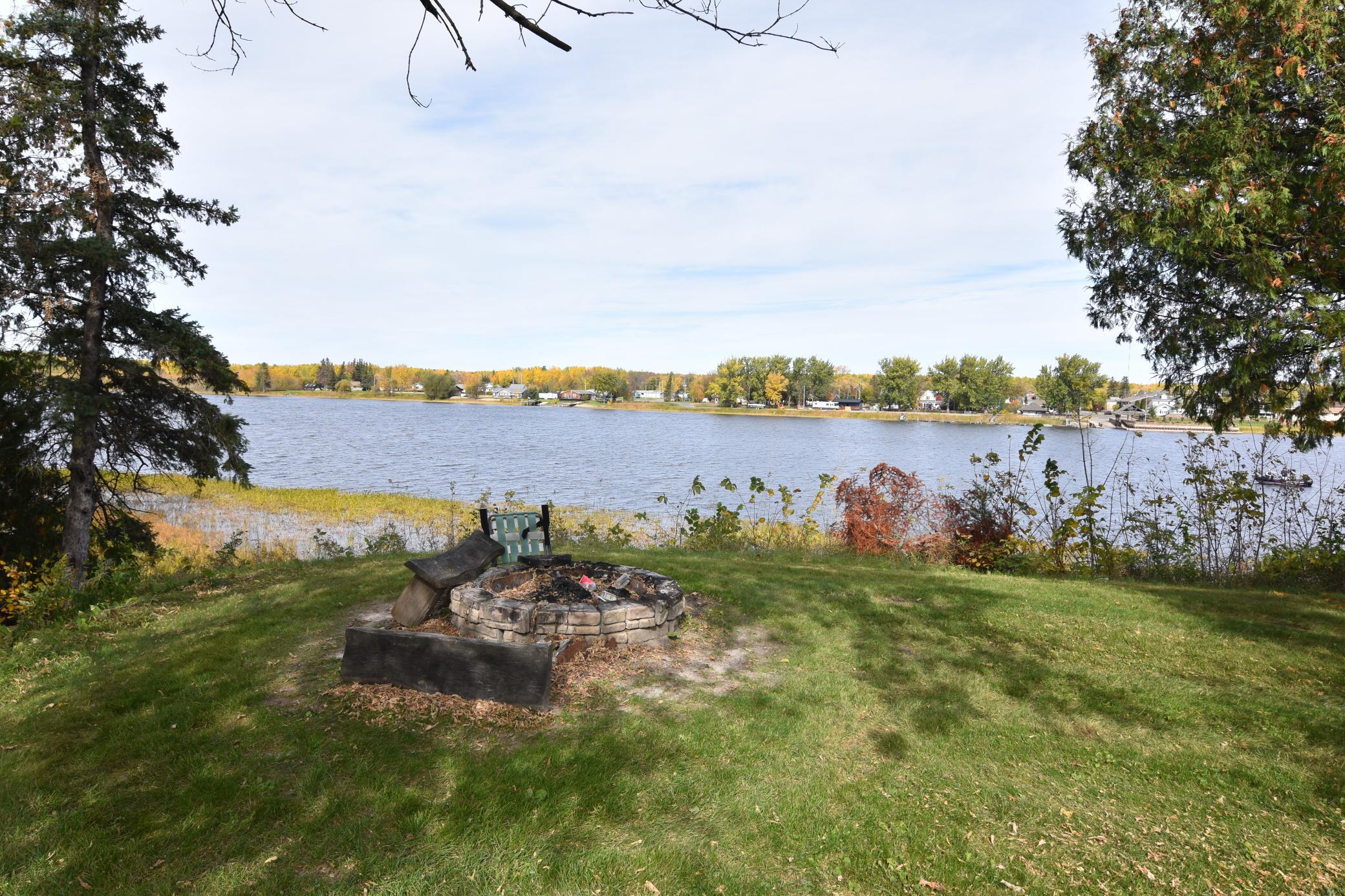2002 single family home for sale at 204 River Drive NE in Baudette, MN — 3 bed, 4 bath (photo 48 of 51)