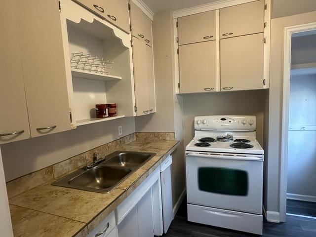 1941 single family home for sale at 213/215 14th Street NW in Bemidji, MN — 4 bed, 2 bath (photo 3 of 21)