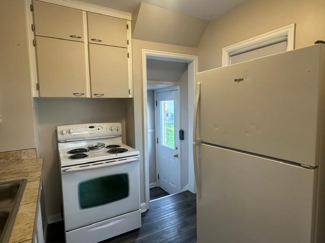 1941 single family home for sale at 213/215 14th Street NW in Bemidji, MN — 4 bed, 2 bath (photo 4 of 21)