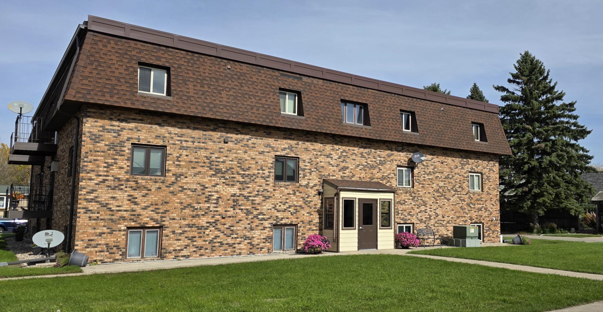 1978 condo for sale at 1140 6th Street SE, Unit 10 in Valley City, ND — 2 bed, 1 bath