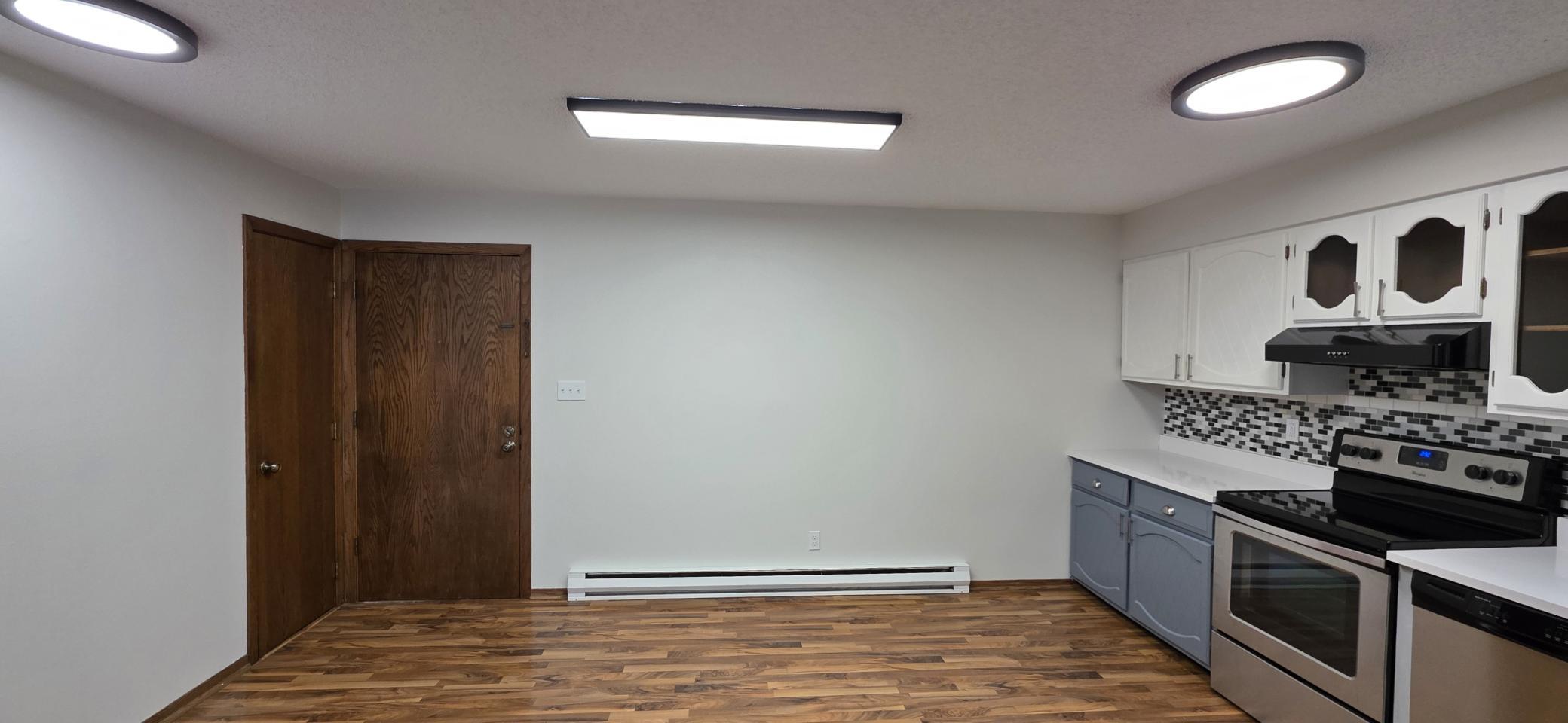 1978 condo for sale at 1140 6th Street SE, Unit 10 in Valley City, ND — 2 bed, 1 bath (photo 4 of 24)