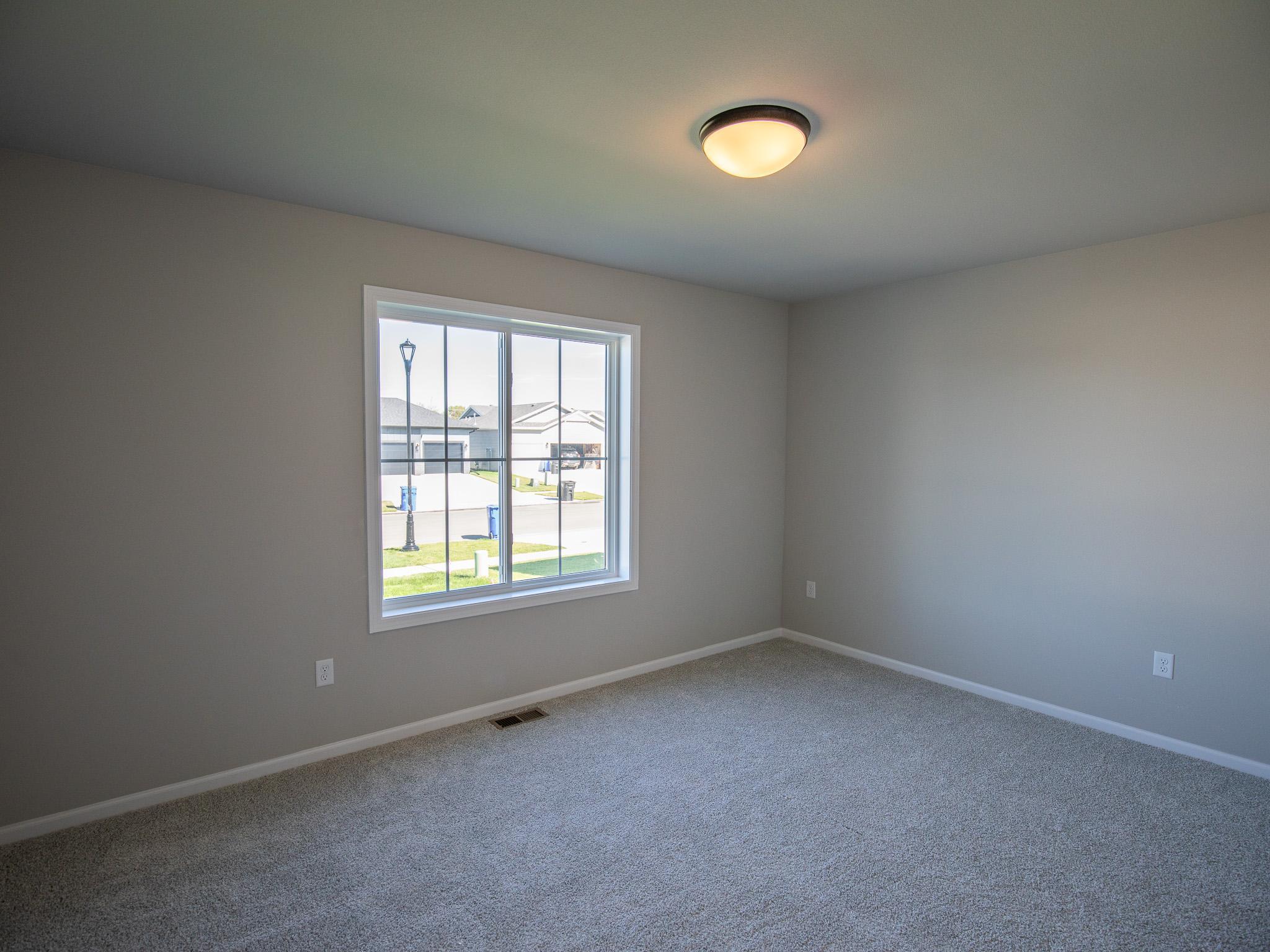 2026 single family home for sale at 6721 14 Street S in Fargo, ND — 4 bed, 3 bath (photo 11 of 23)