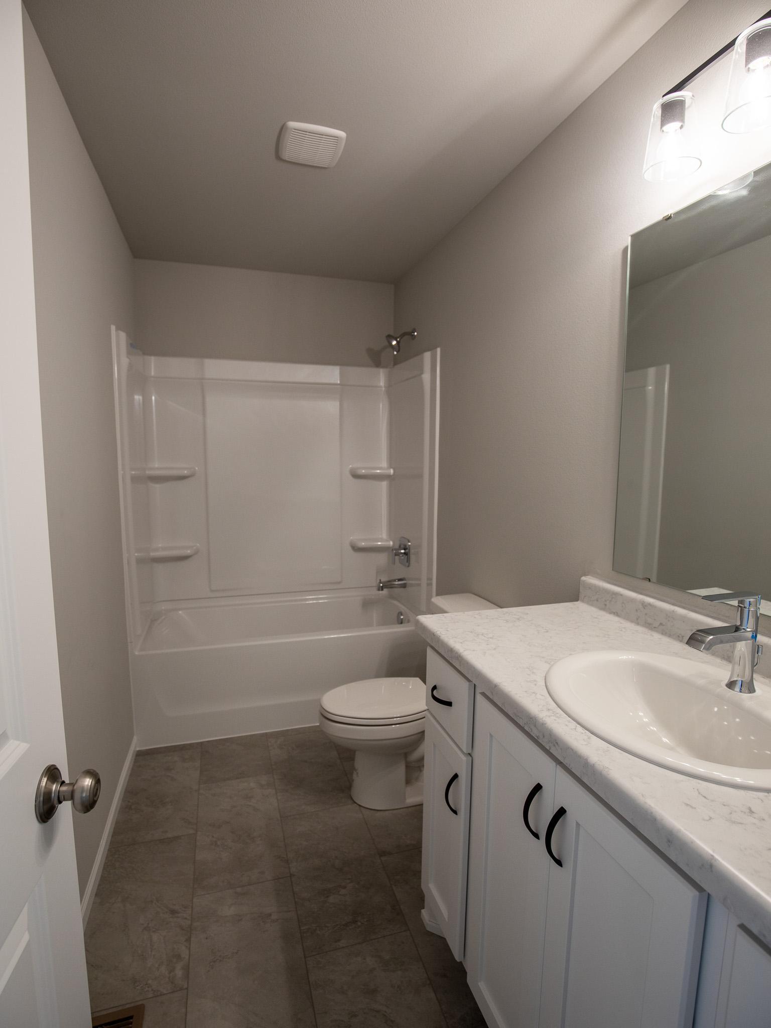 2026 single family home for sale at 6721 14 Street S in Fargo, ND — 4 bed, 3 bath (photo 13 of 23)