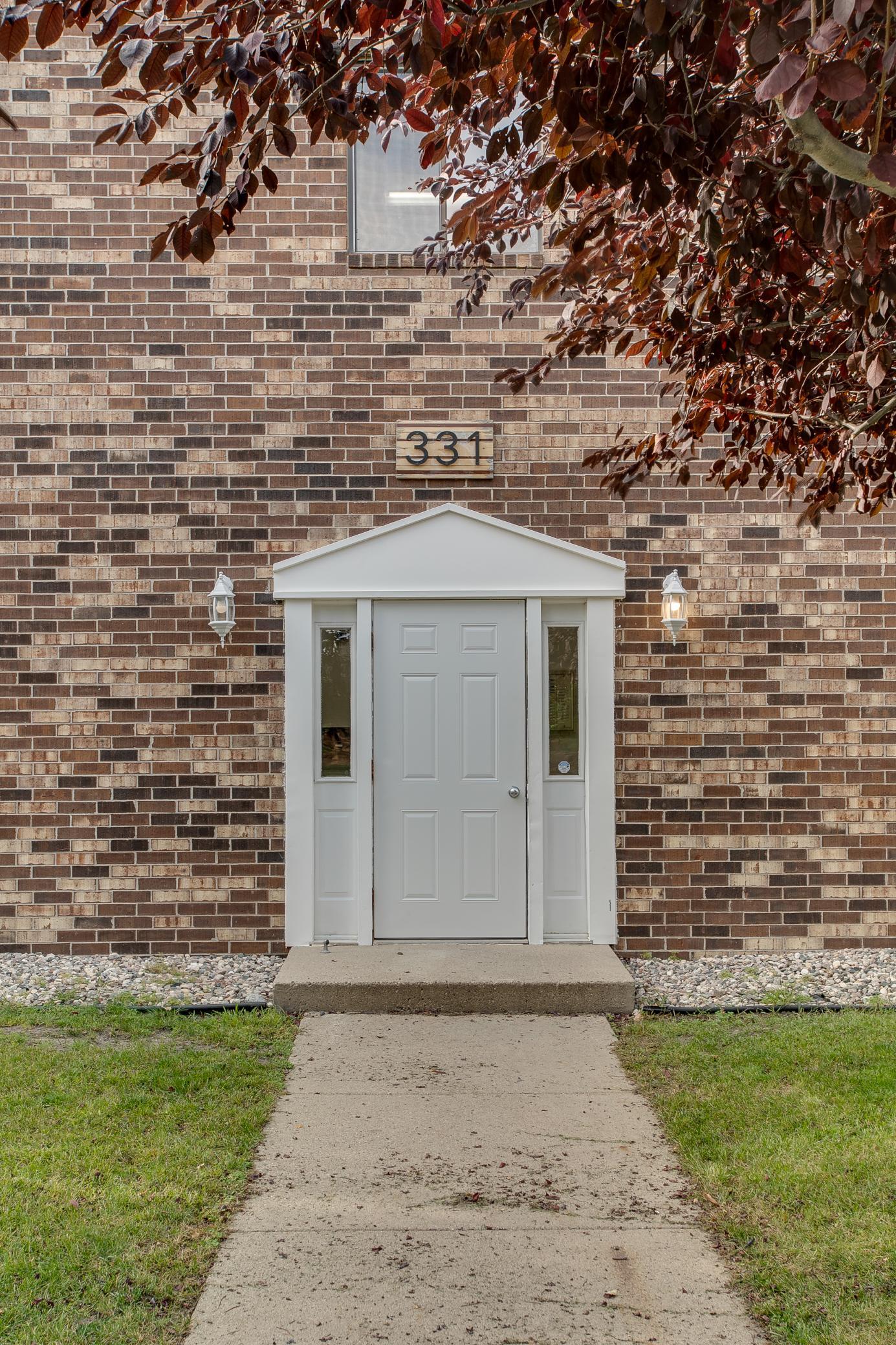 1979 condo for sale at 331 Prairiewood Circle S, Unit 104 in Fargo, ND — 2 bed, 1 bath (photo 2 of 26)