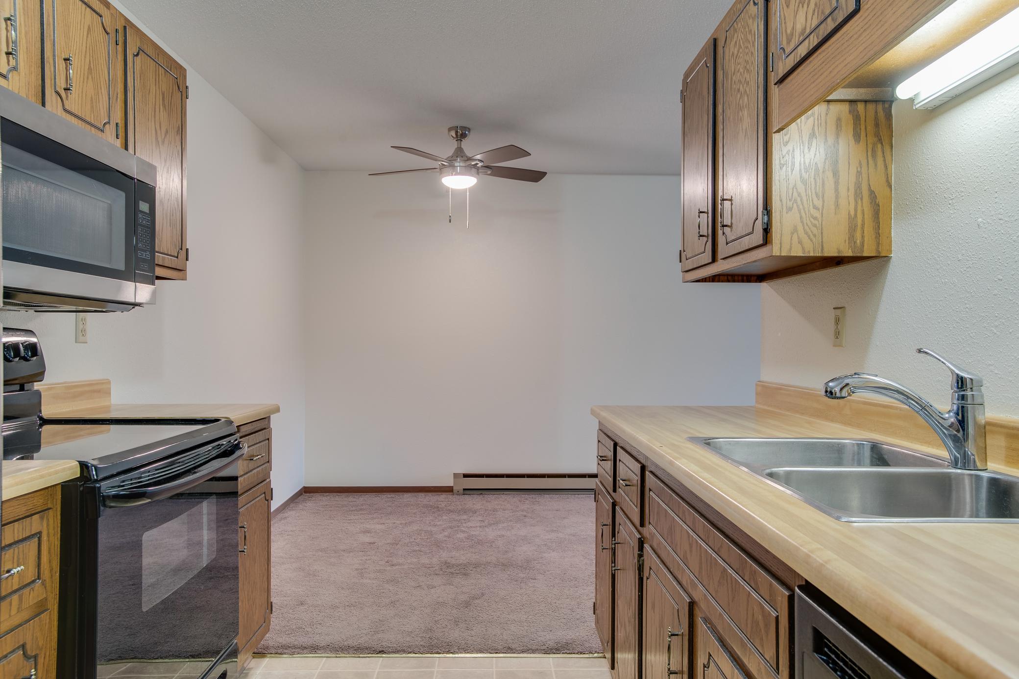 1979 condo for sale at 331 Prairiewood Circle S, Unit 104 in Fargo, ND — 2 bed, 1 bath (photo 11 of 26)