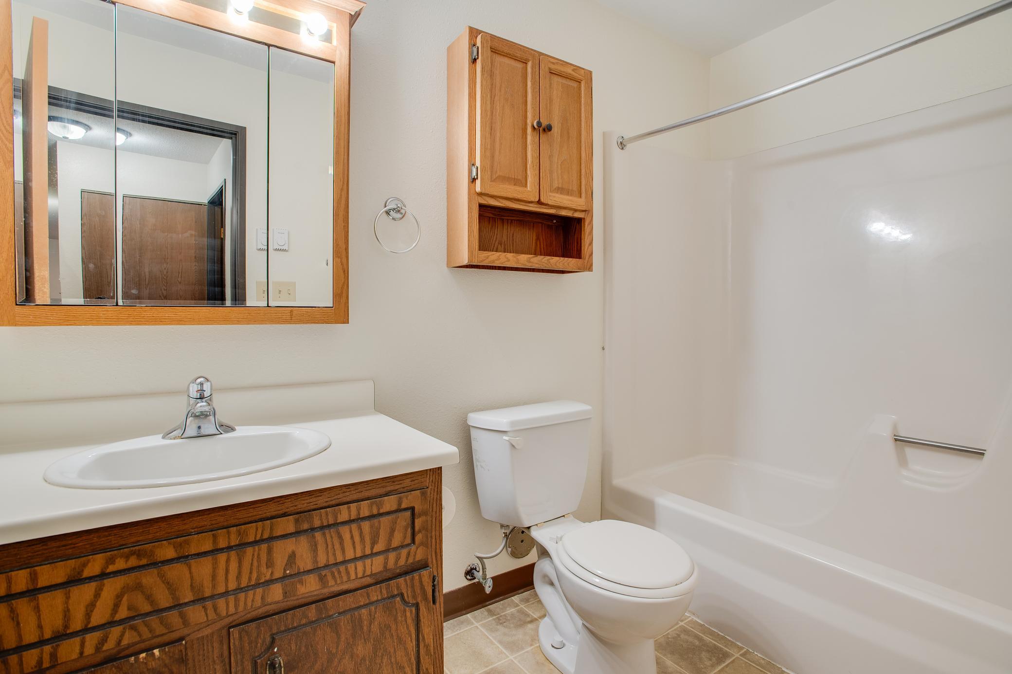 1979 condo for sale at 331 Prairiewood Circle S, Unit 104 in Fargo, ND — 2 bed, 1 bath (photo 20 of 26)