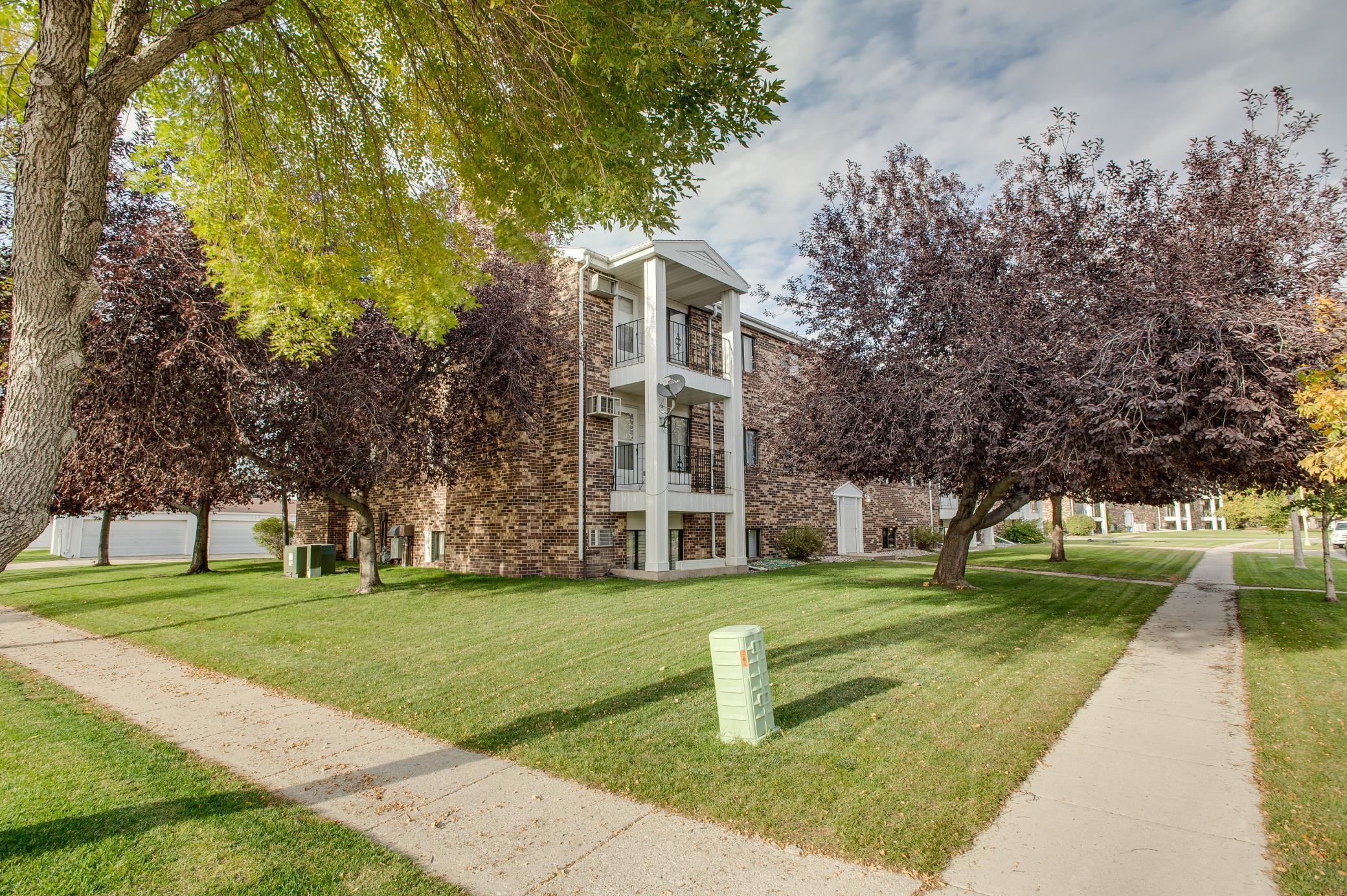 1979 condo for sale at 331 Prairiewood Circle S, Unit 104 in Fargo, ND — 2 bed, 1 bath (photo 3 of 26)
