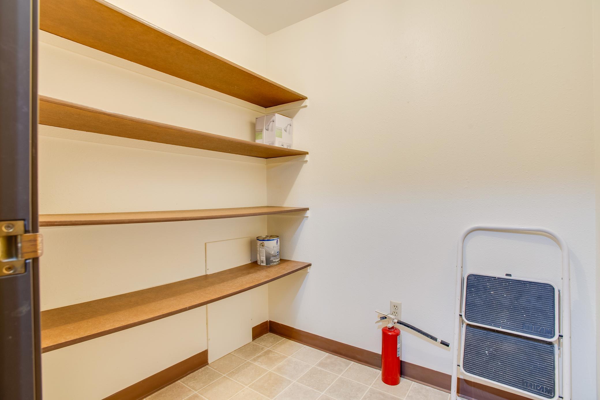 1979 condo for sale at 331 Prairiewood Circle S, Unit 104 in Fargo, ND — 2 bed, 1 bath (photo 21 of 26)