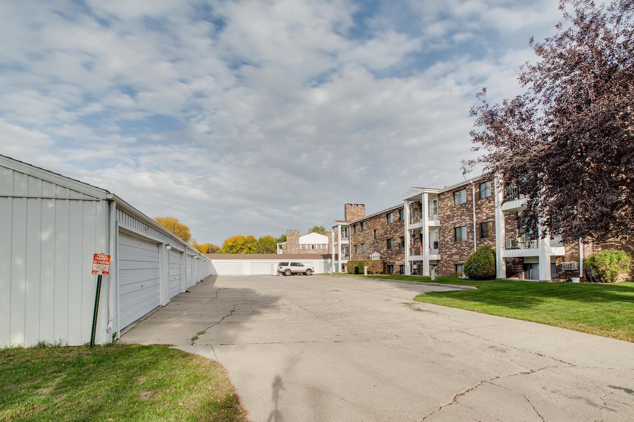 1979 condo for sale at 331 Prairiewood Circle S, Unit 104 in Fargo, ND — 2 bed, 1 bath (photo 23 of 26)
