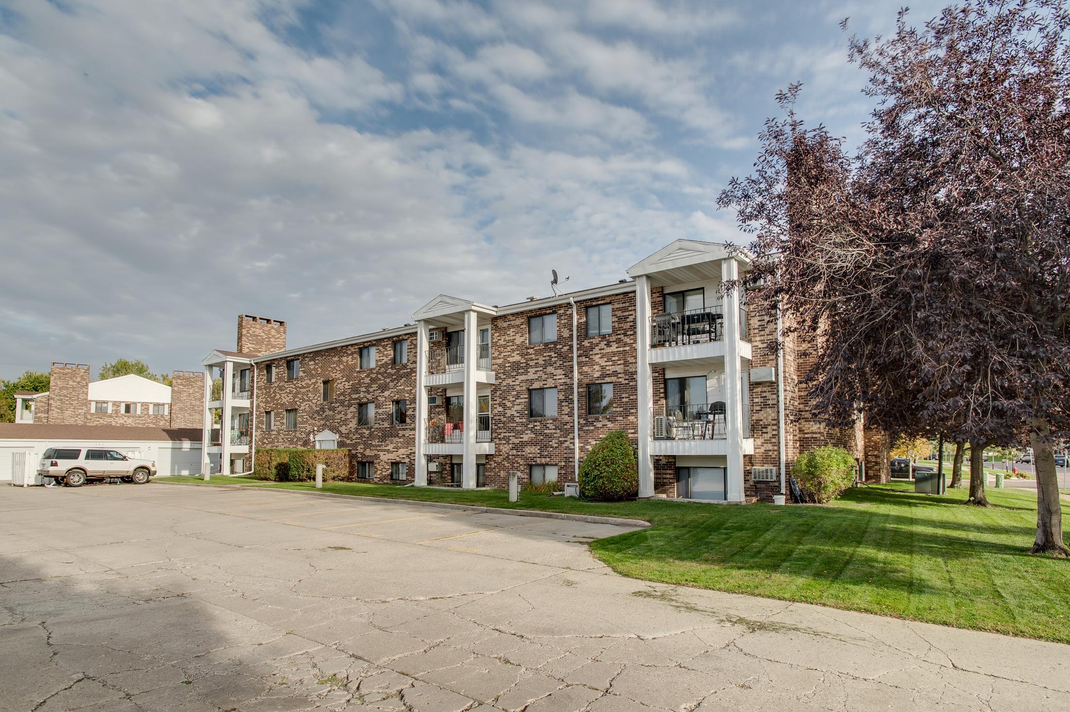 1979 condo for sale at 331 Prairiewood Circle S, Unit 104 in Fargo, ND — 2 bed, 1 bath (photo 24 of 26)